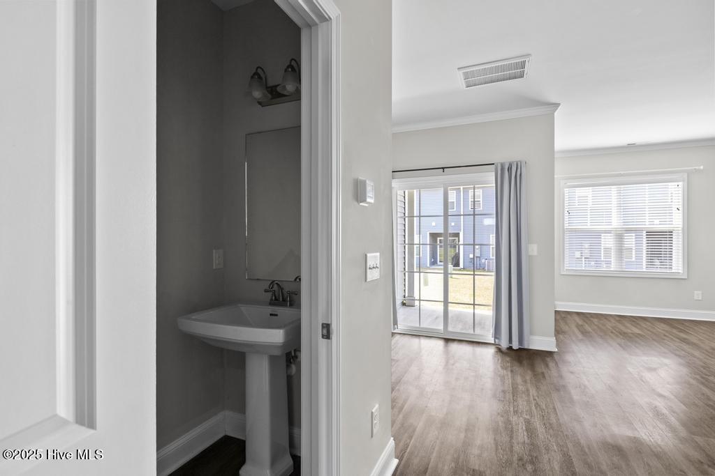 100552044 | Photo 12