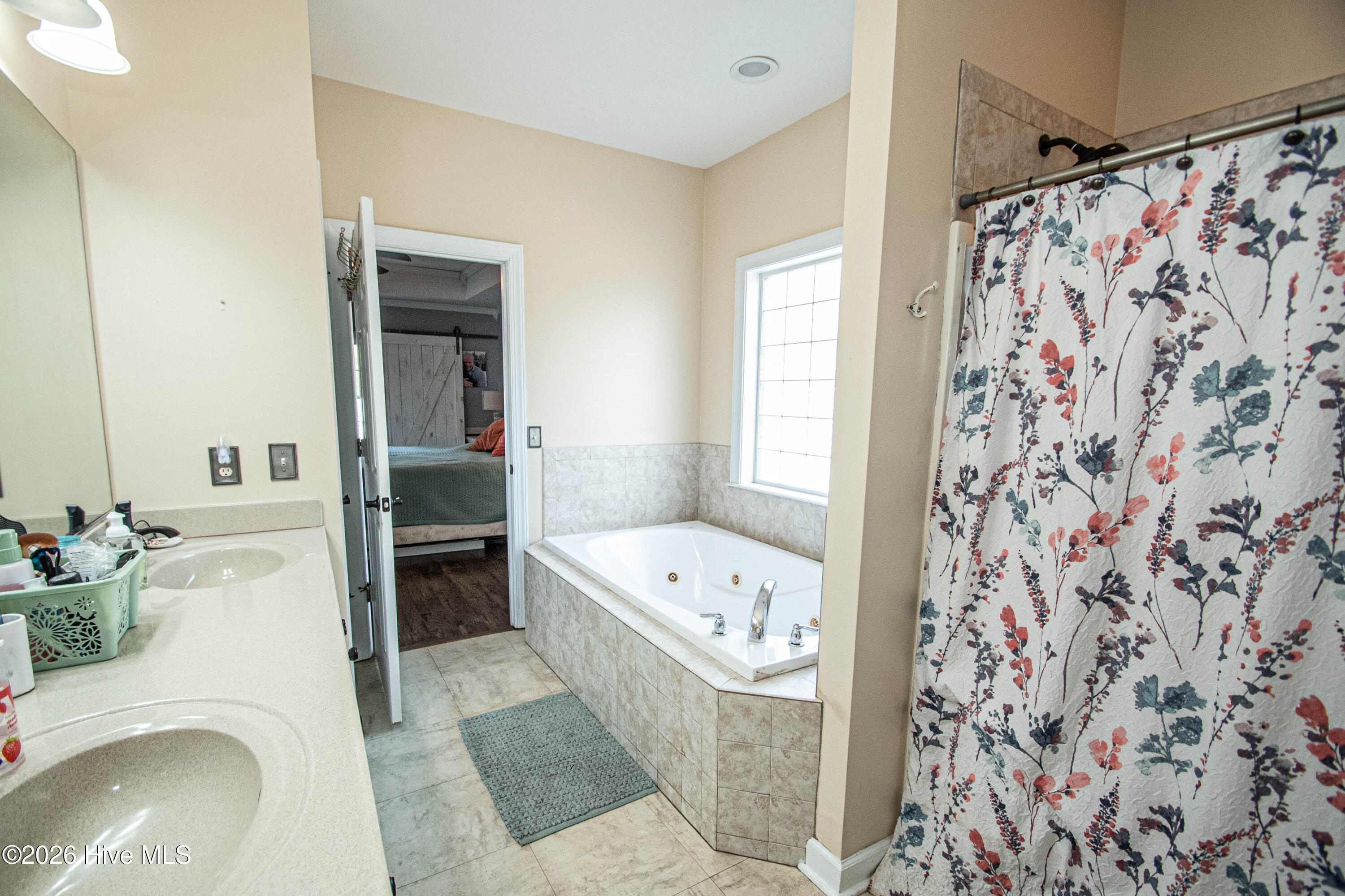 100553026 | Photo 51