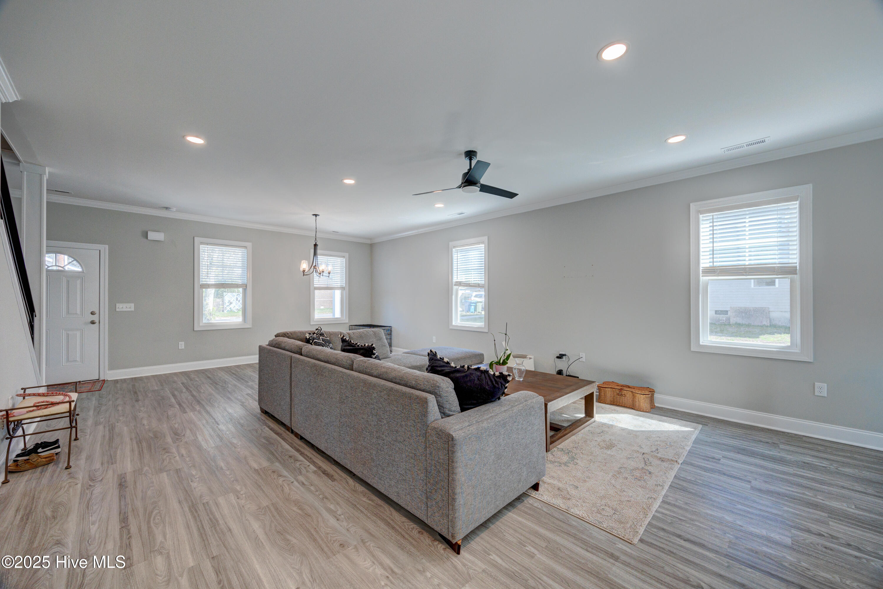 100494235 | Photo 16