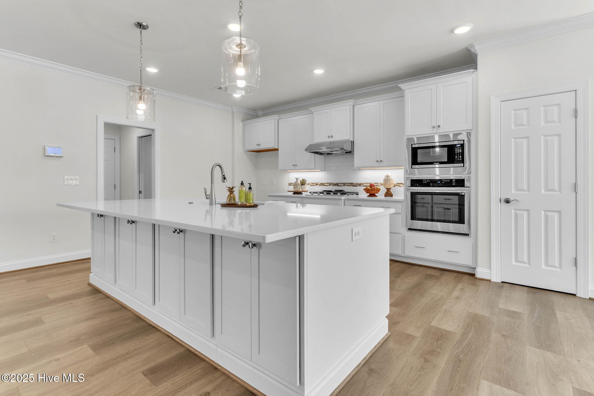 100543605 | Photo 16