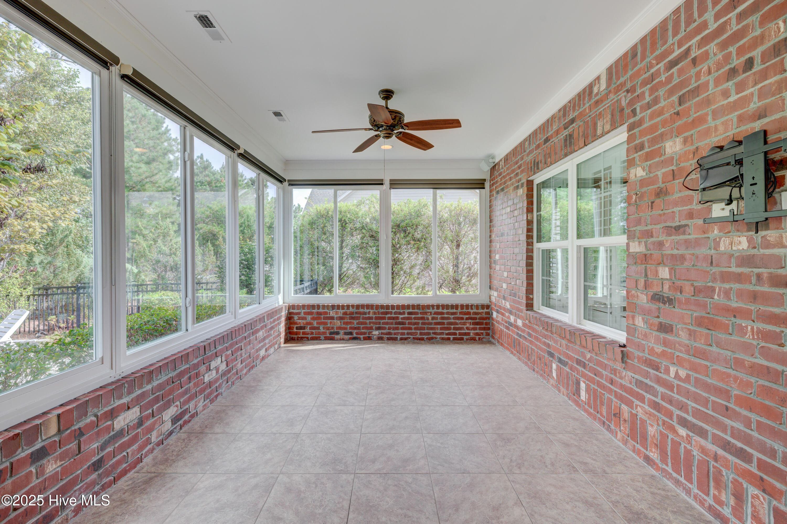 100527898 | Photo 56