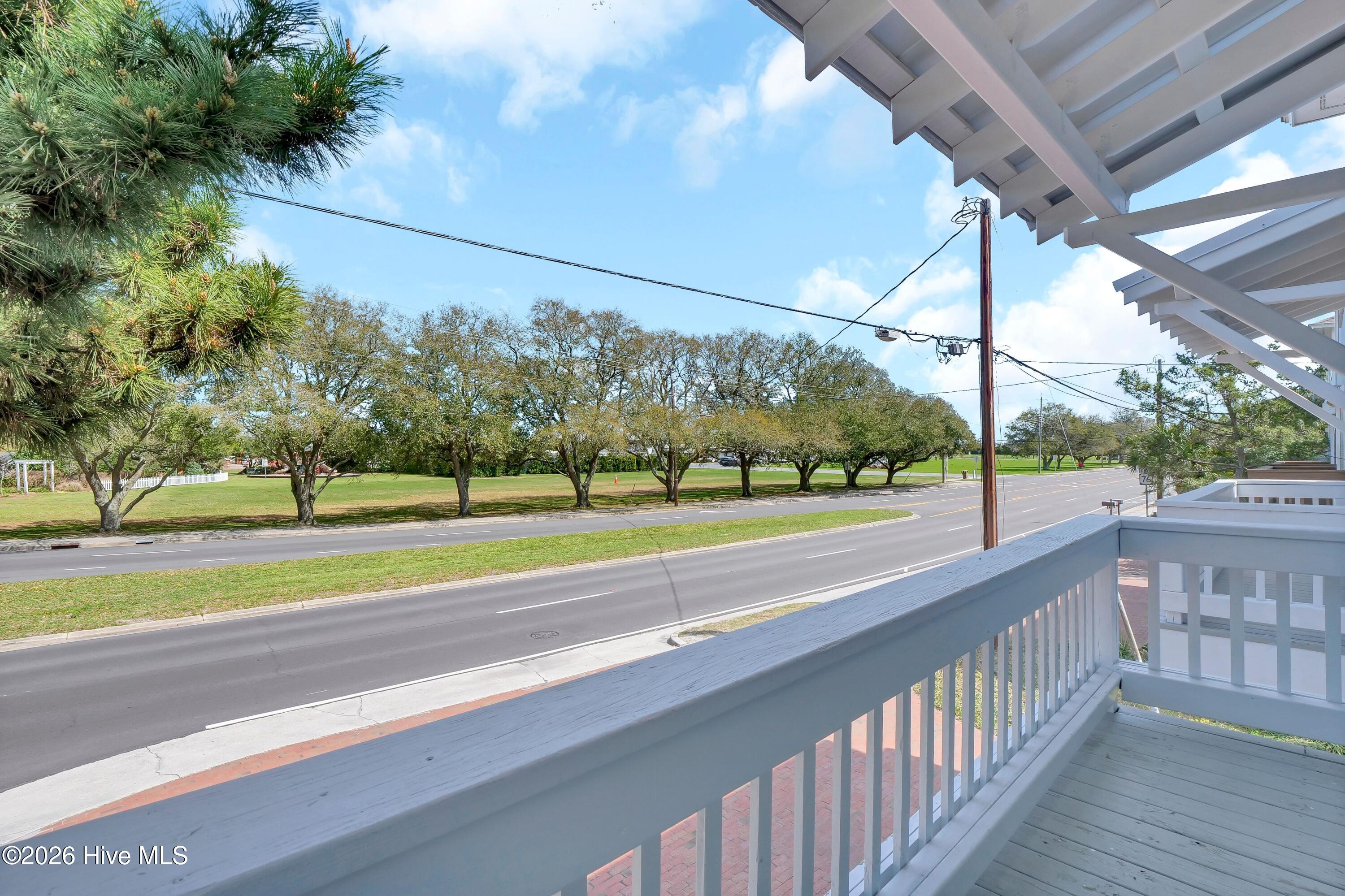 100561645 | Photo 25