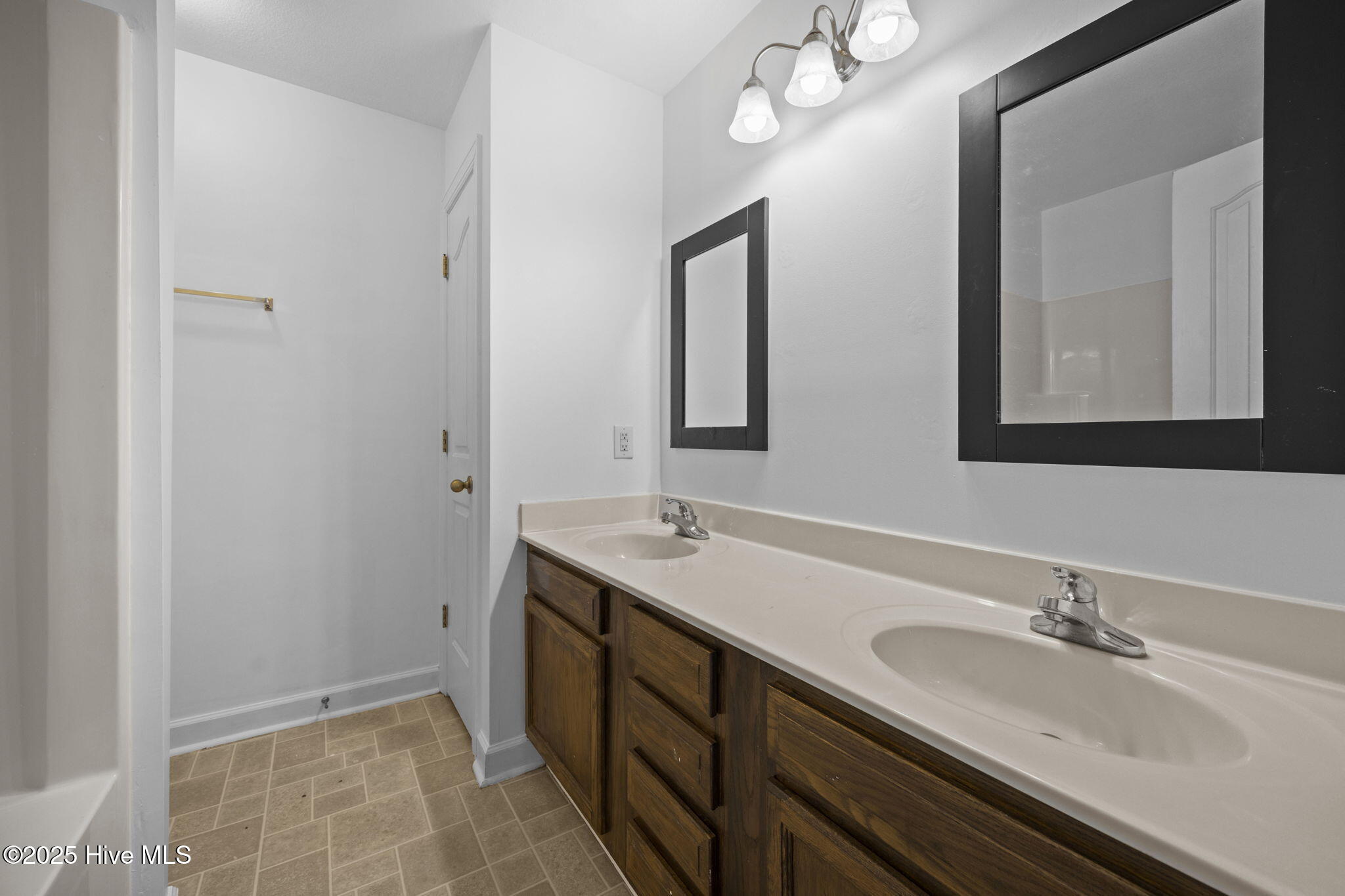 100544905 | Photo 21