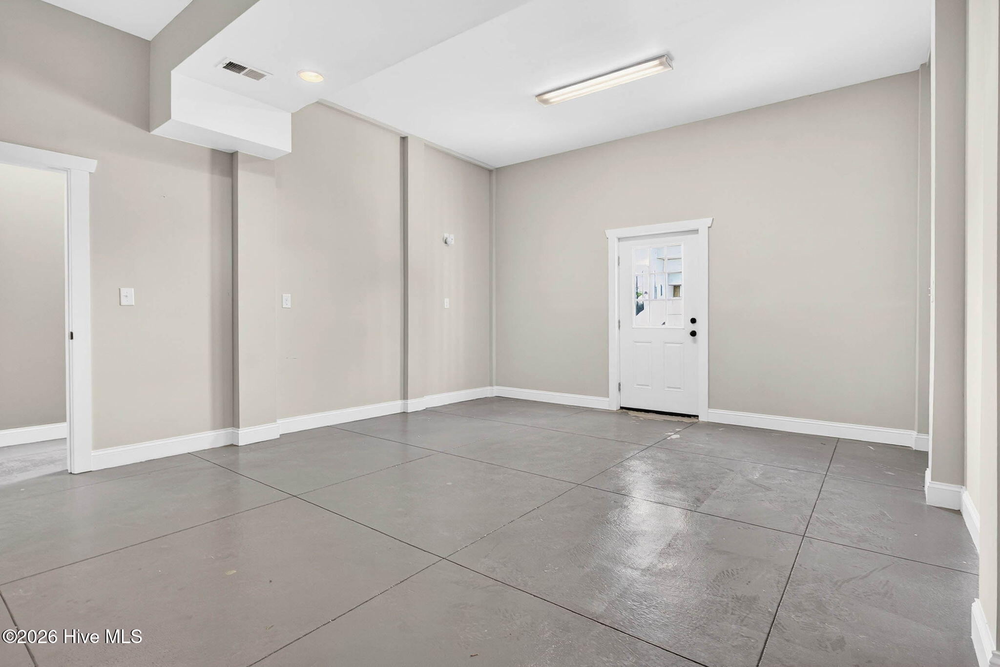 100563982 | Photo 62