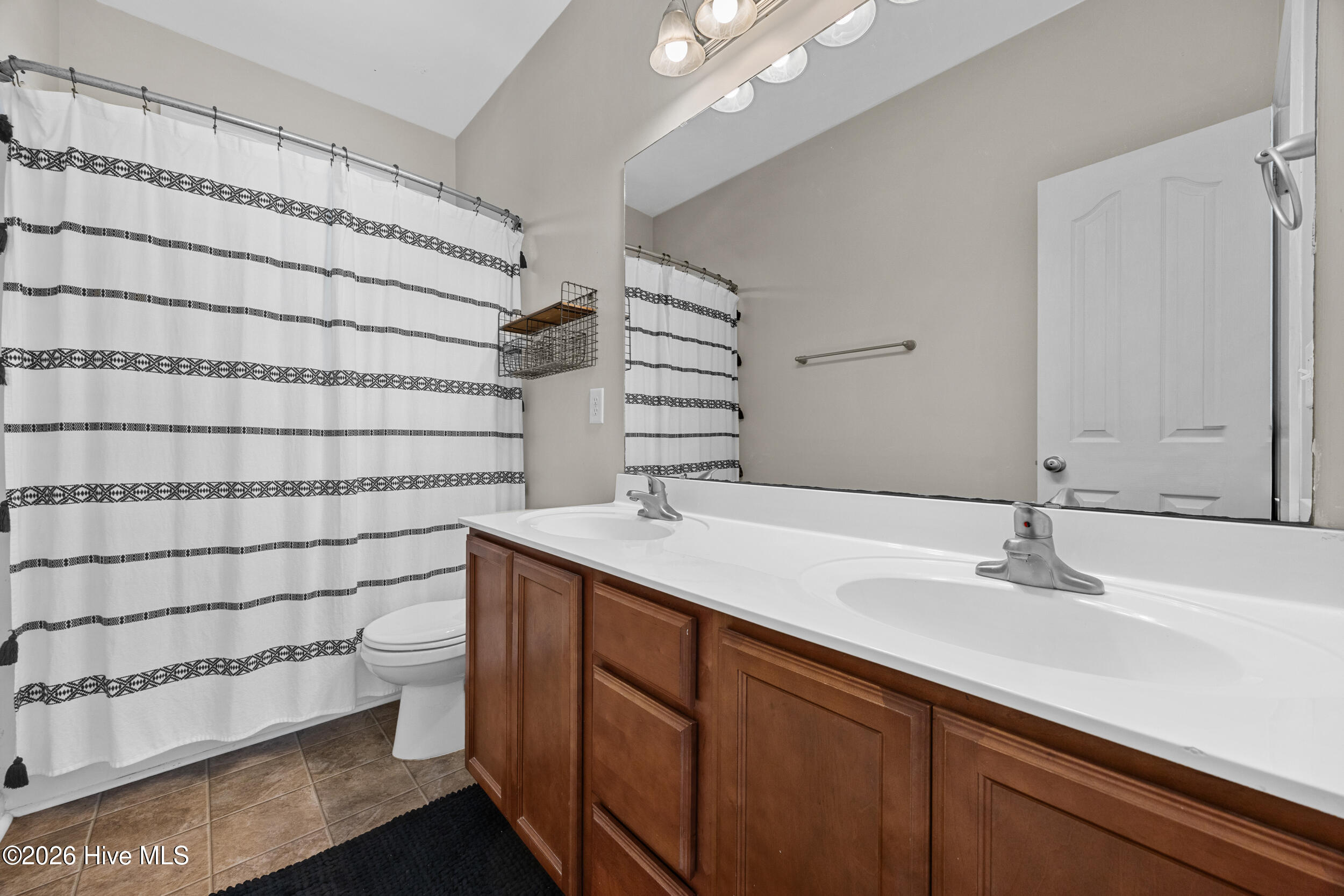 100567272 | Photo 26