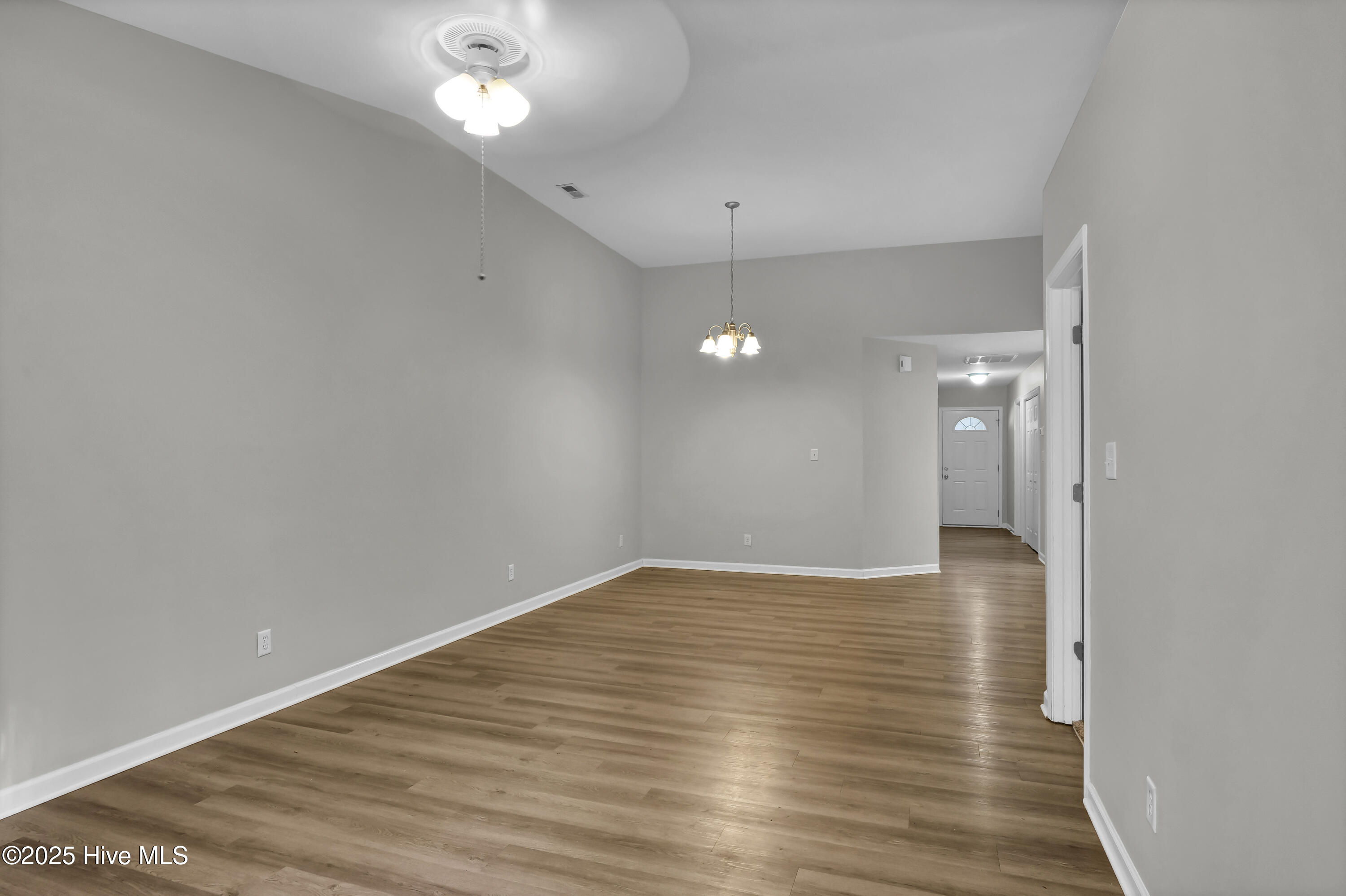 100483467 | Photo 16