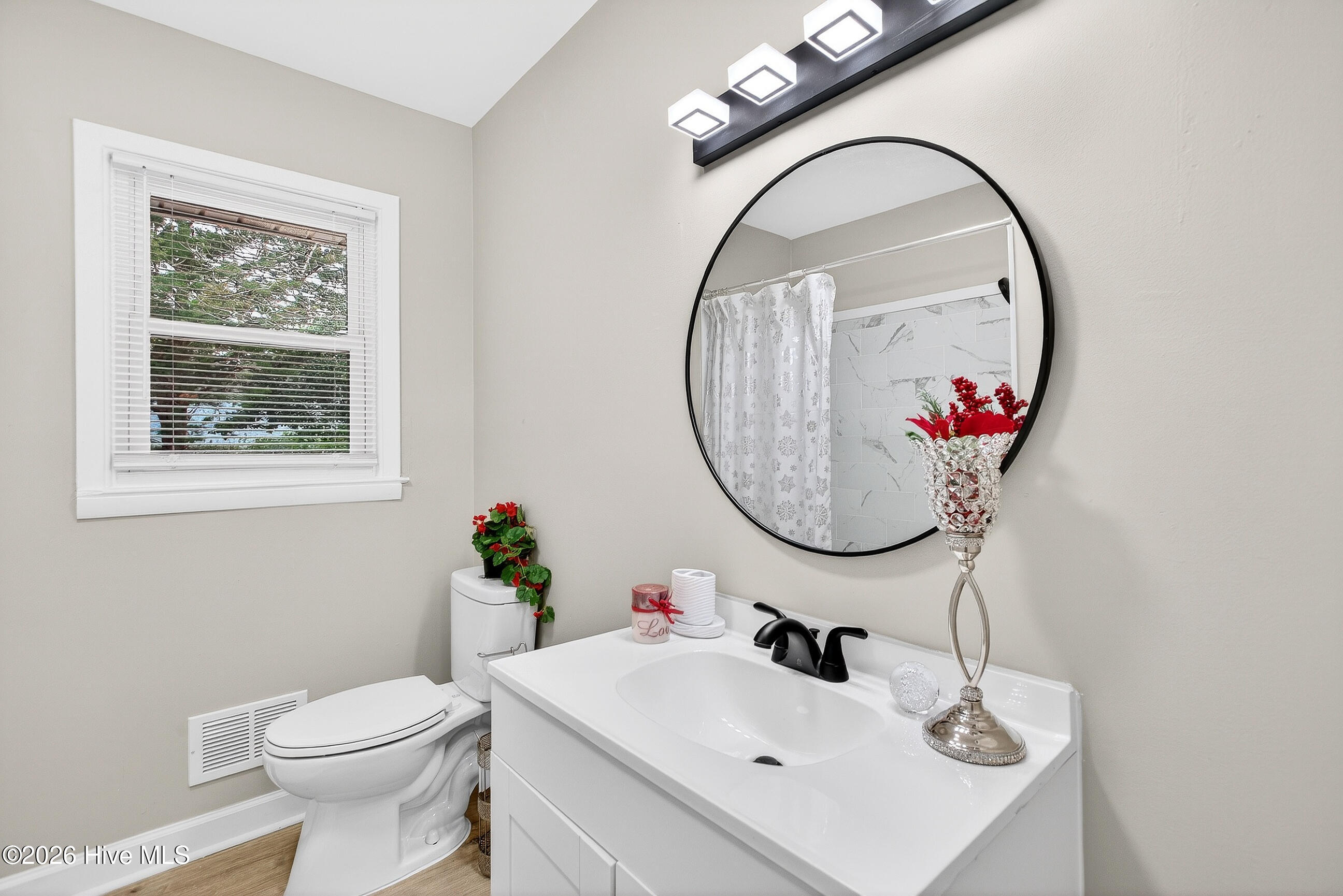 100545174 | Photo 19