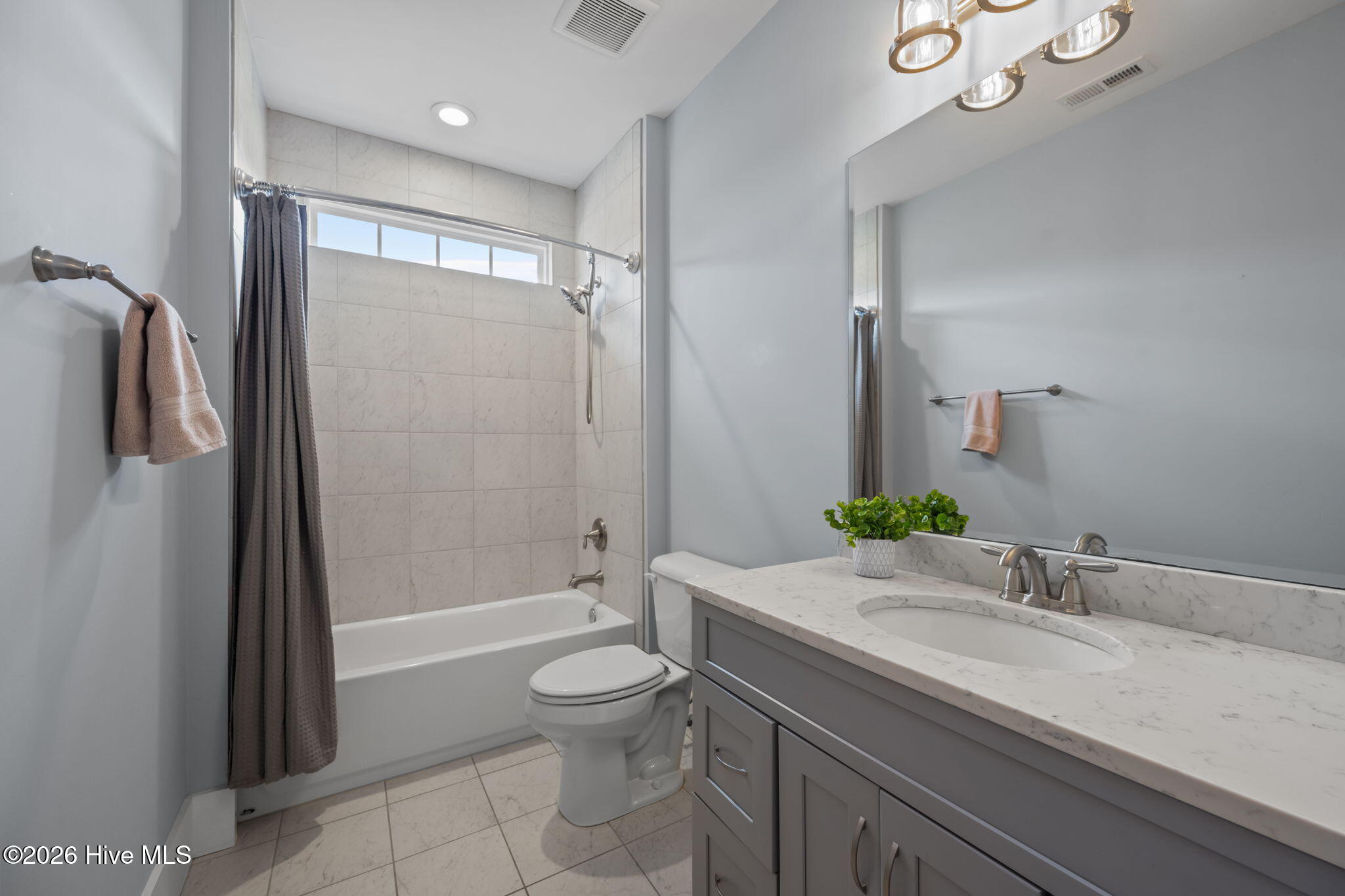 100562487 | Photo 35