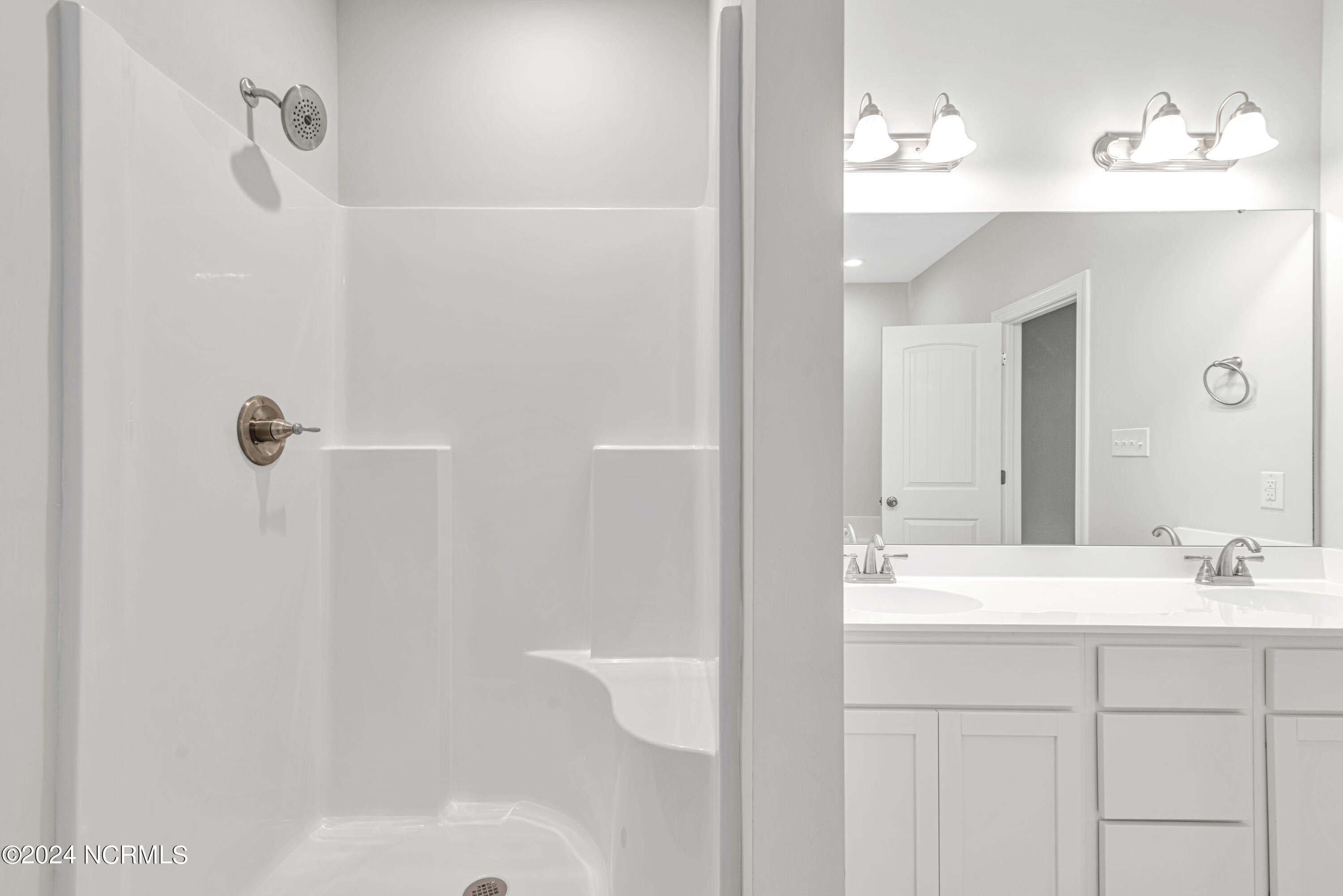 100563429 | Photo 35