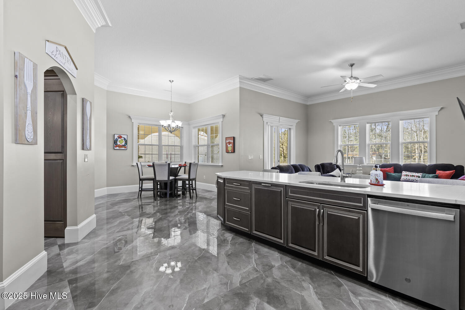 100546022 | Photo 23