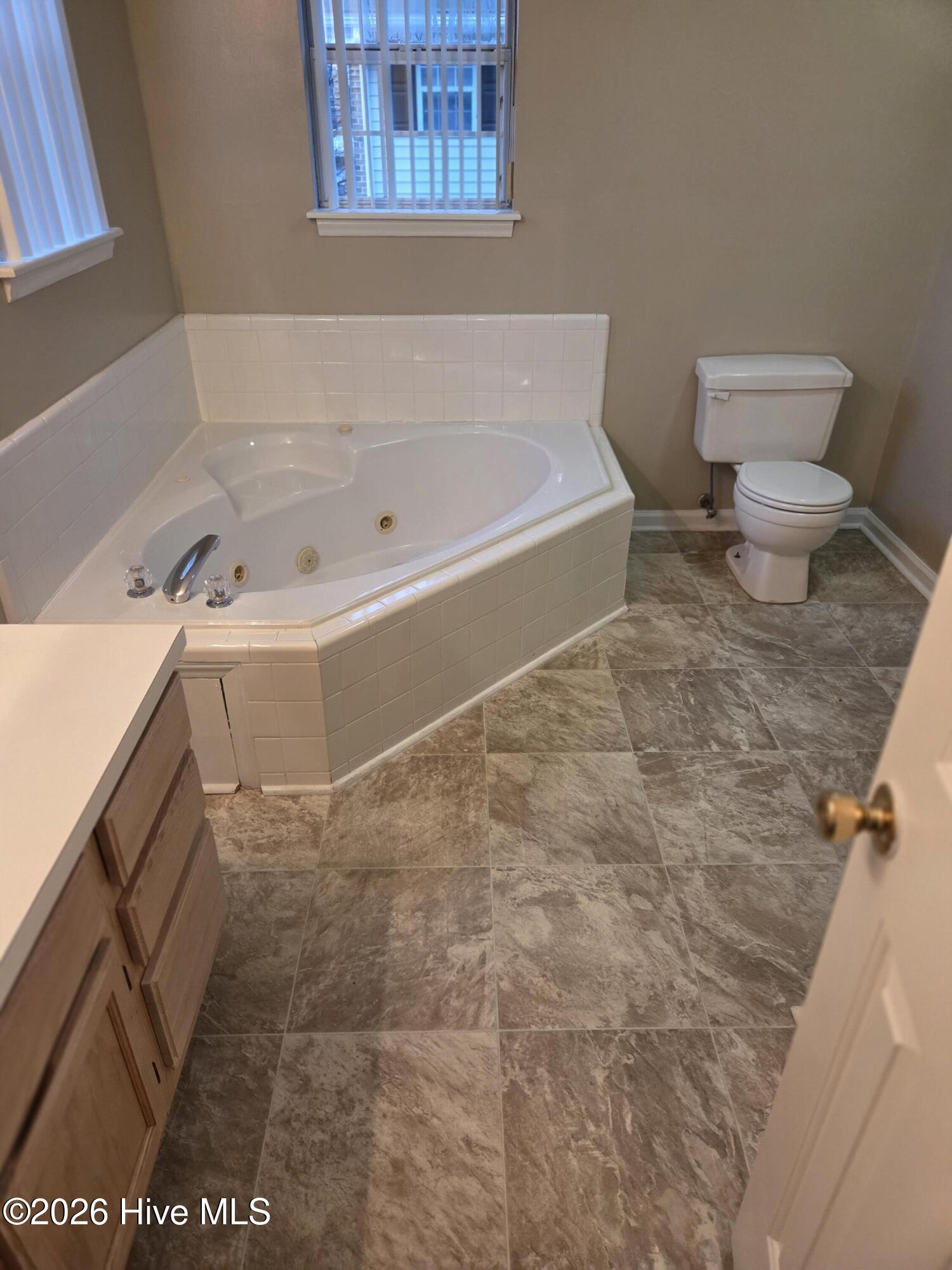 Undisclosed Address, Greenville, NC, 27858