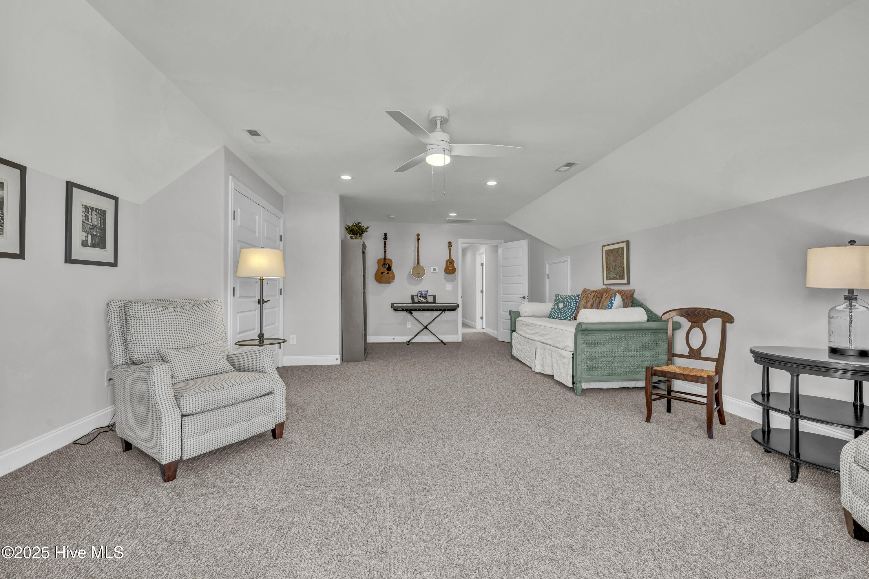 100557399 | Photo 55