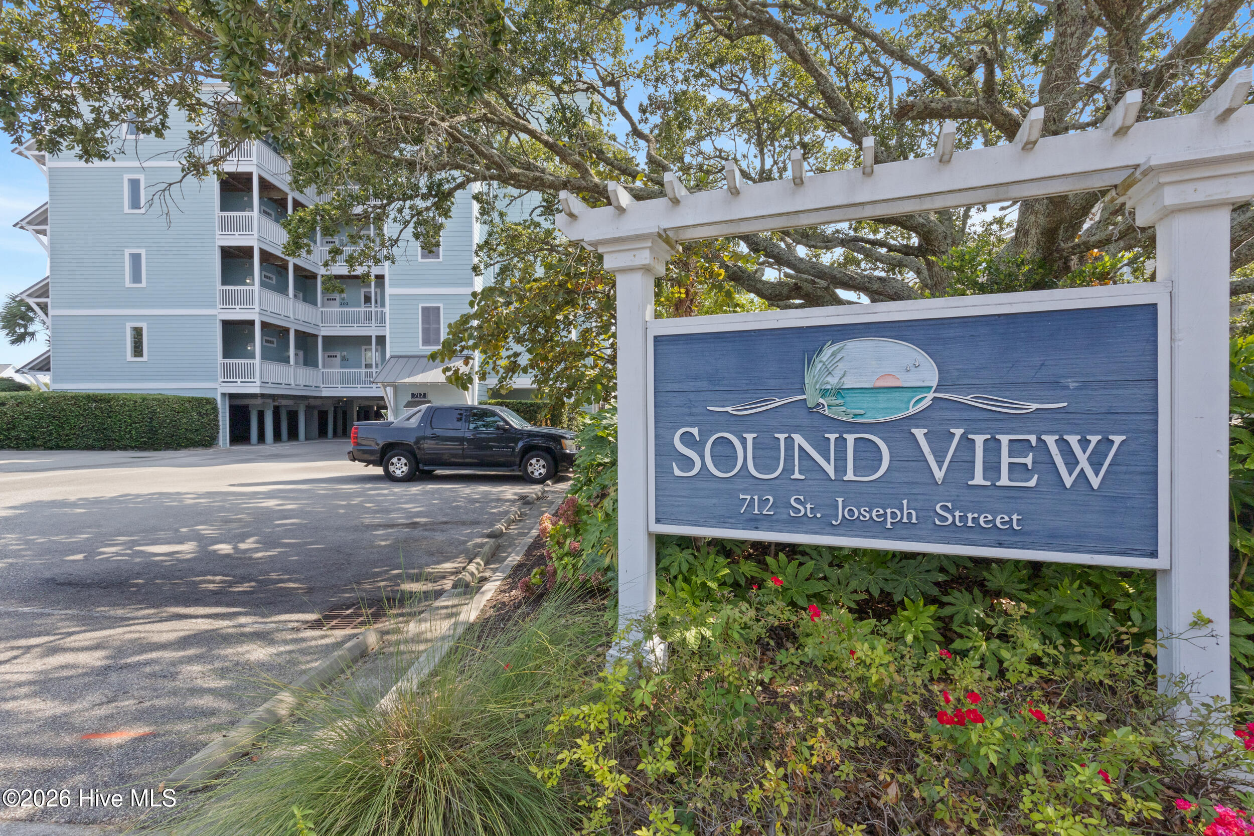 100567123 | Photo 32