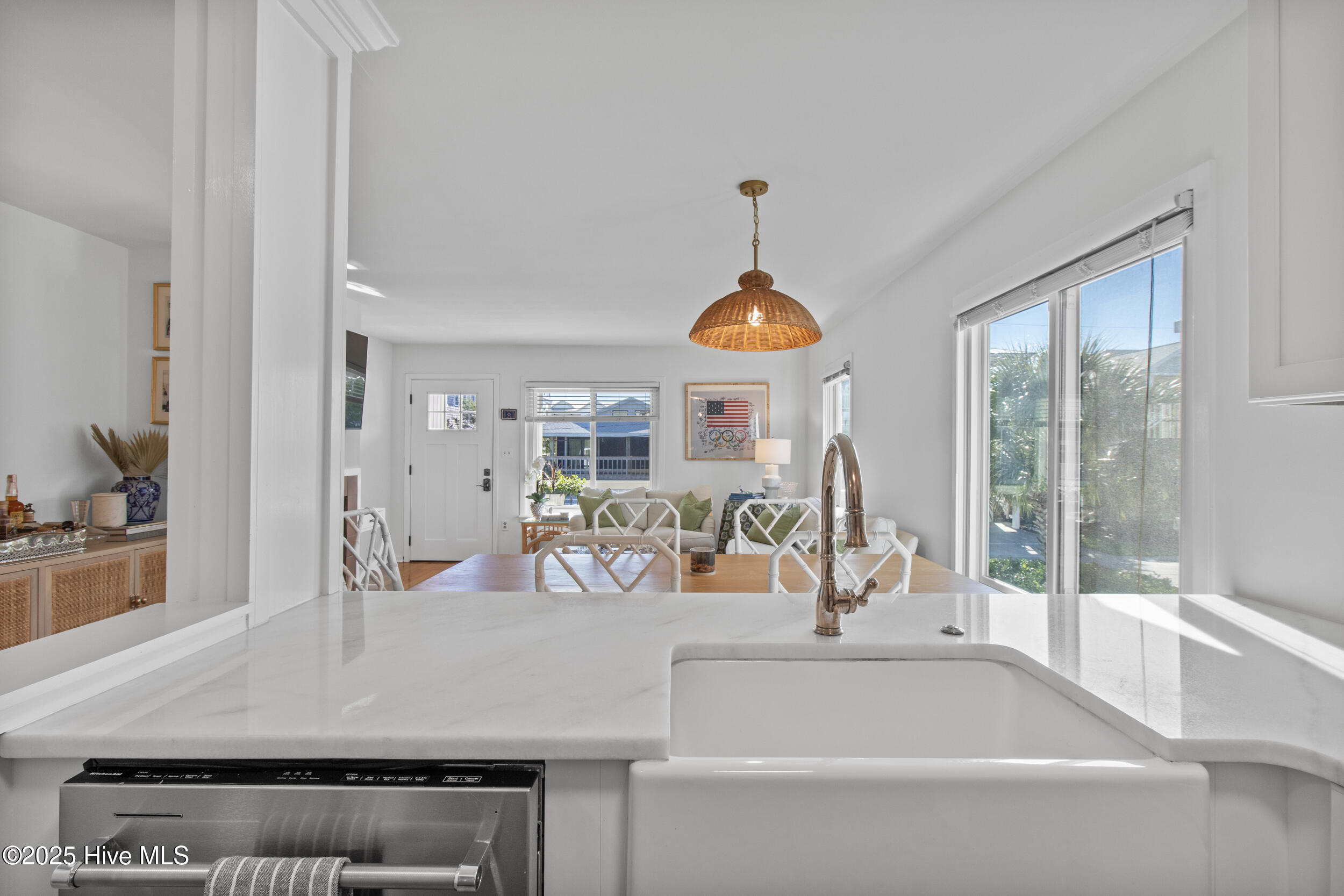 100545997 | Photo 20