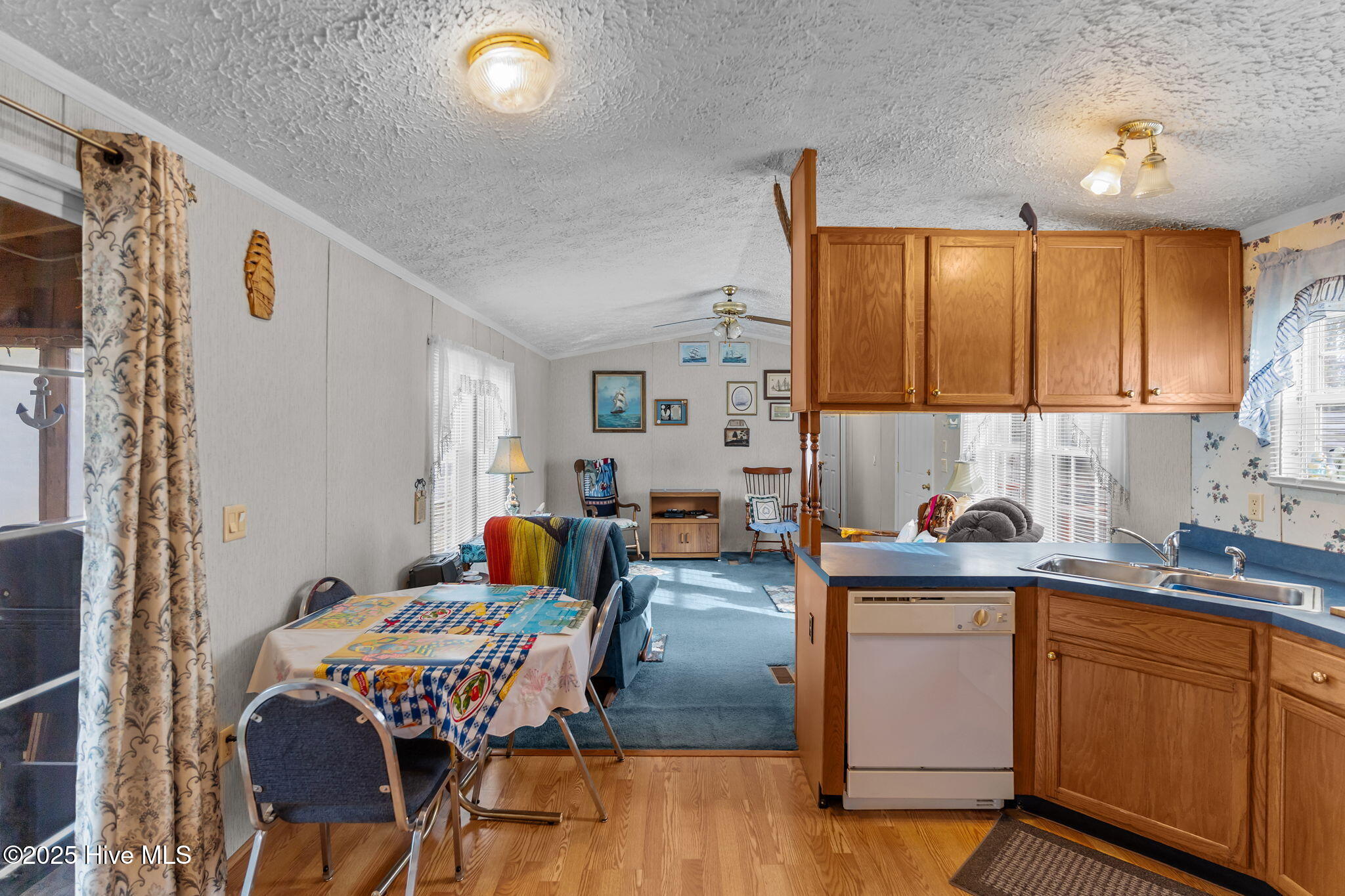 100543944 | Photo 16