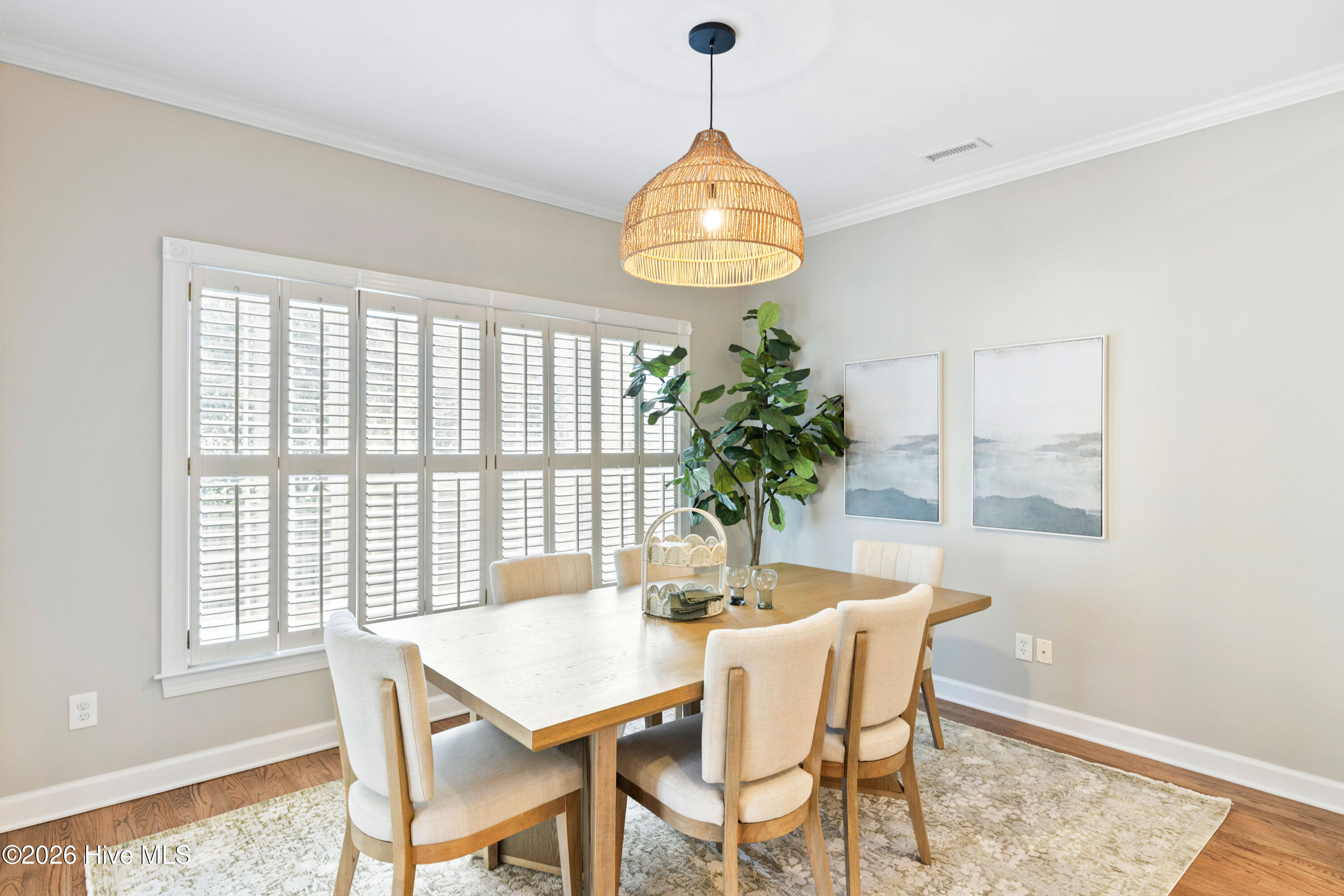 100560916 | Photo 24