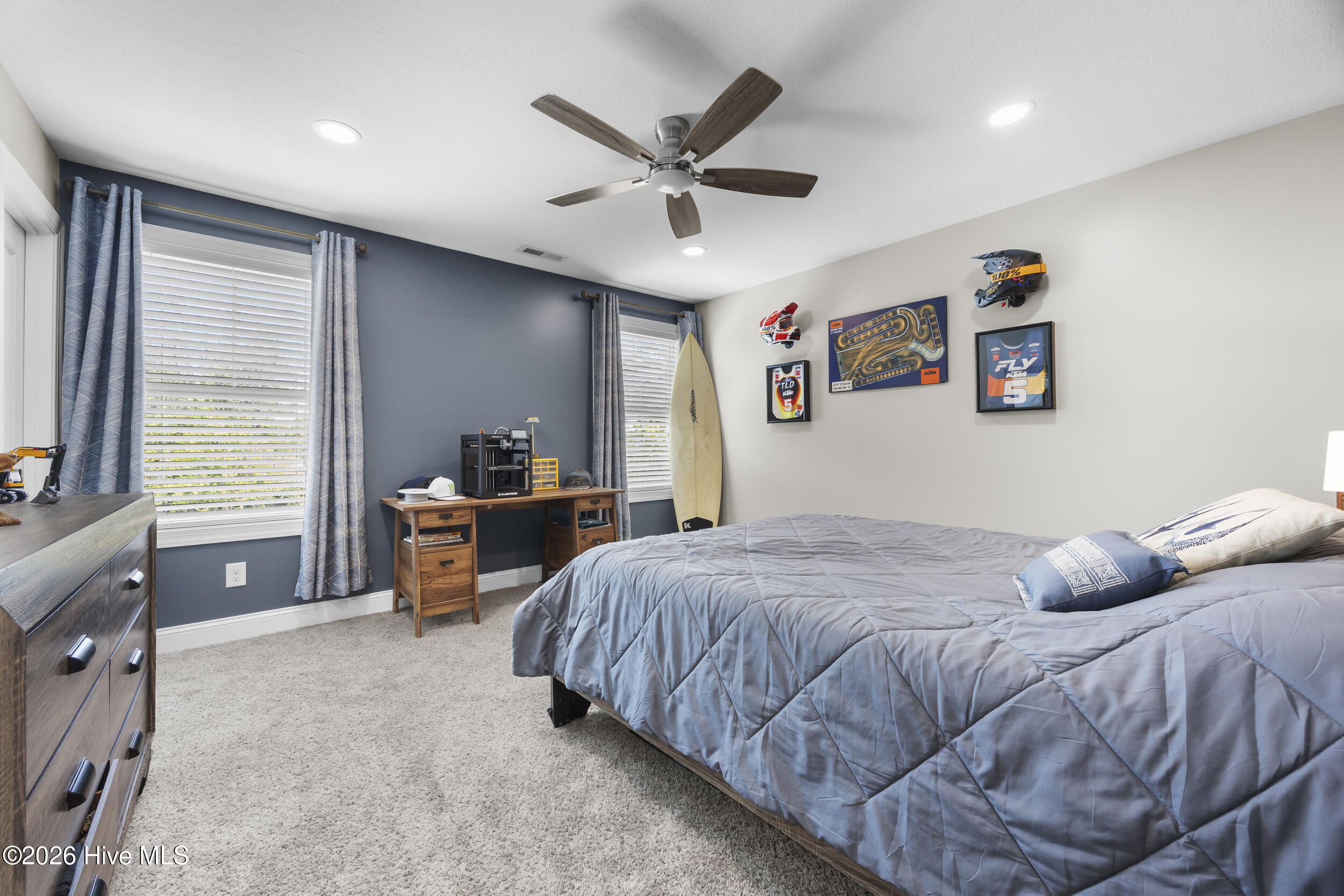 100565893 | Photo 34