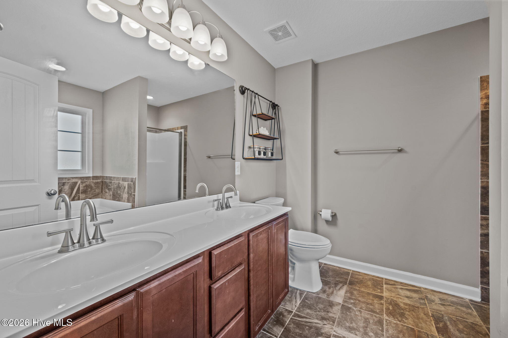 100564258 | Photo 23