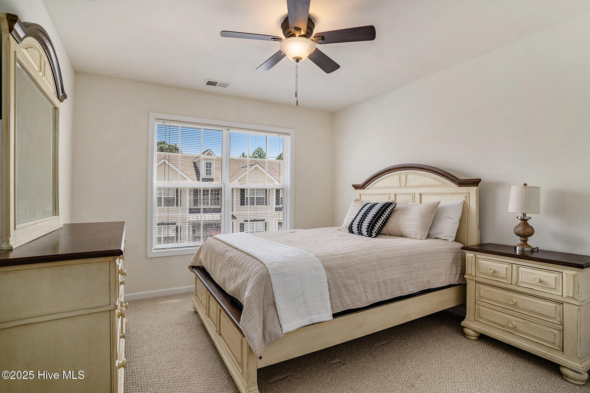 100520247 | Photo 26