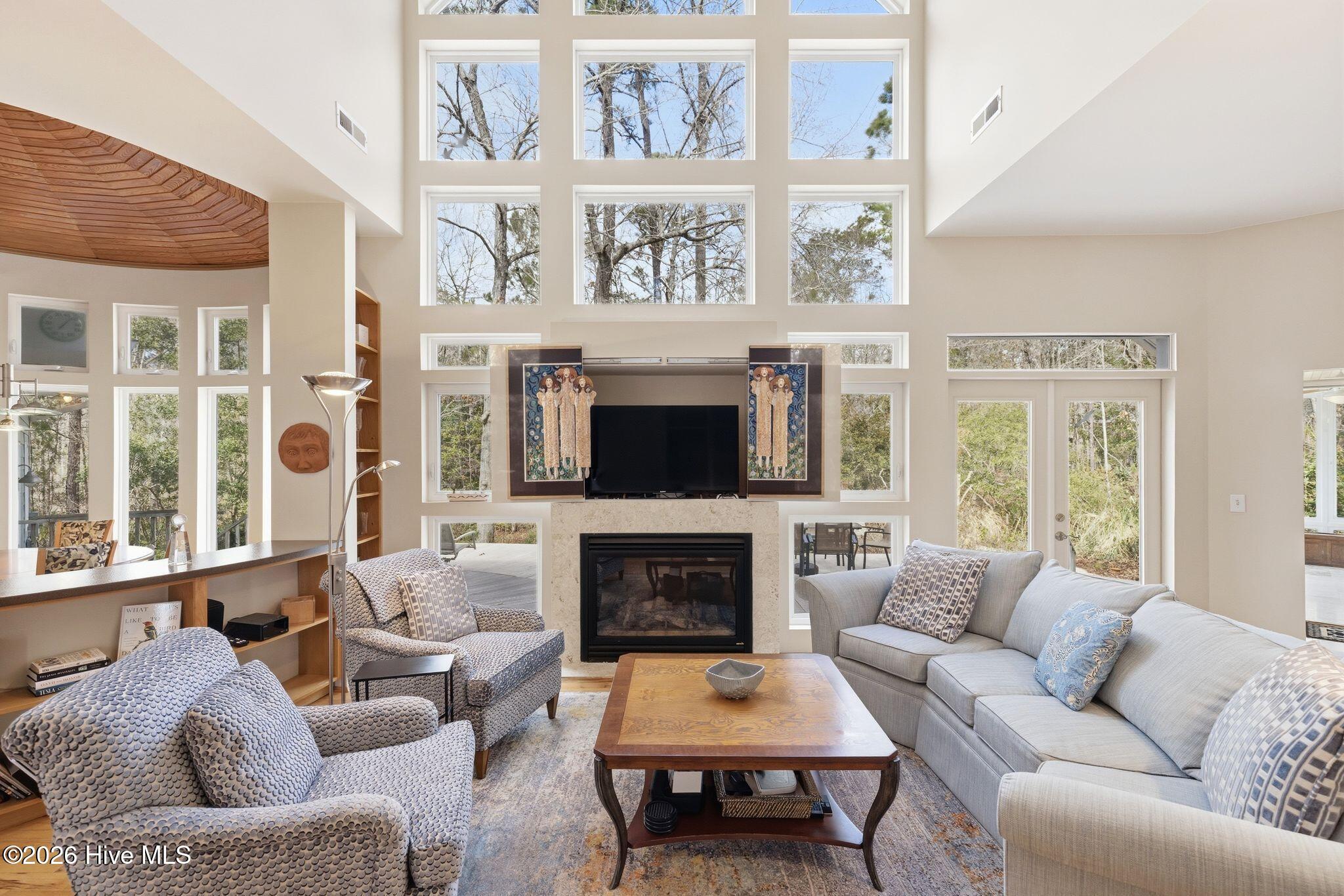 100555834 | Photo 19