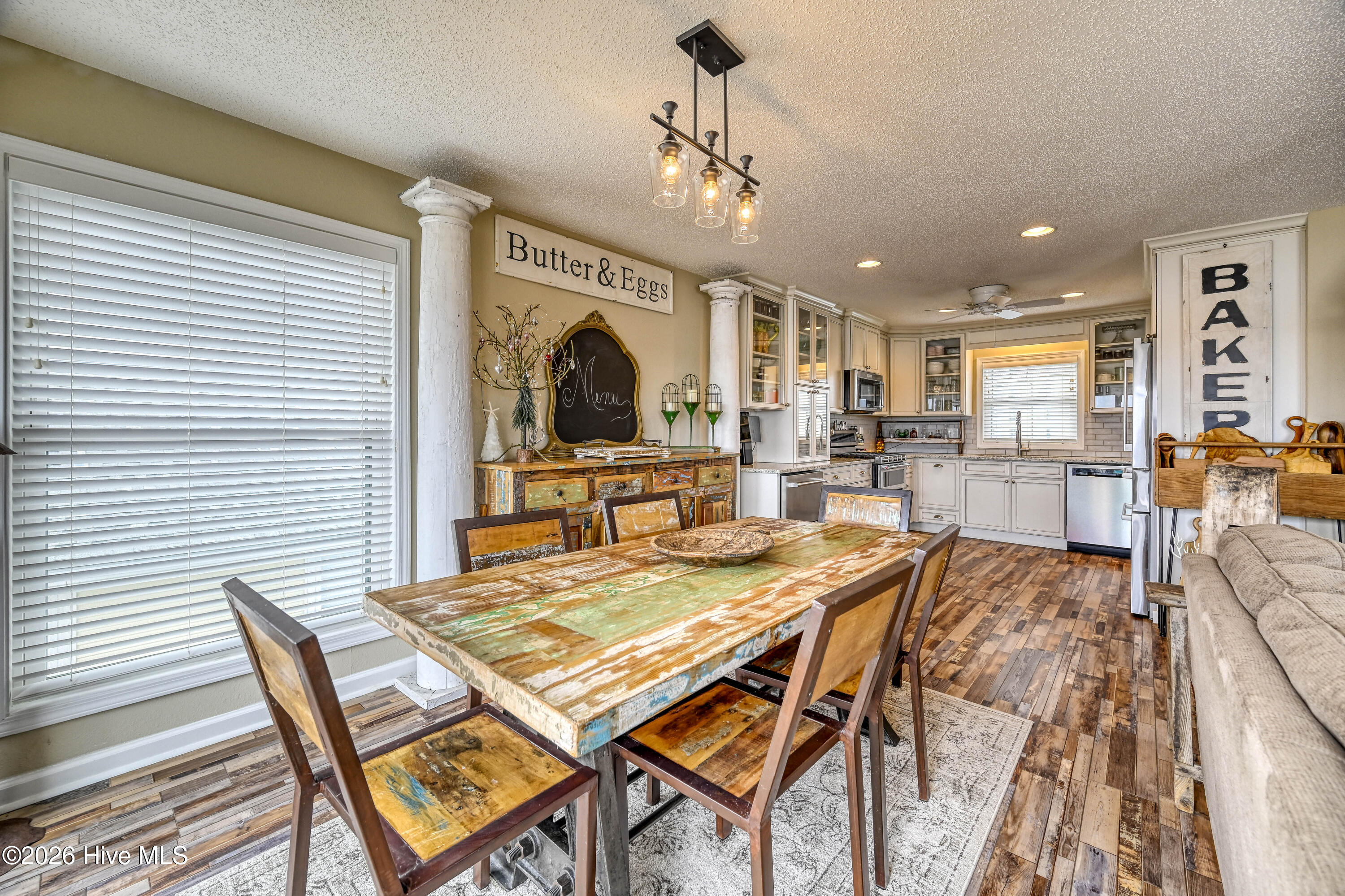 100558069 | Photo 33