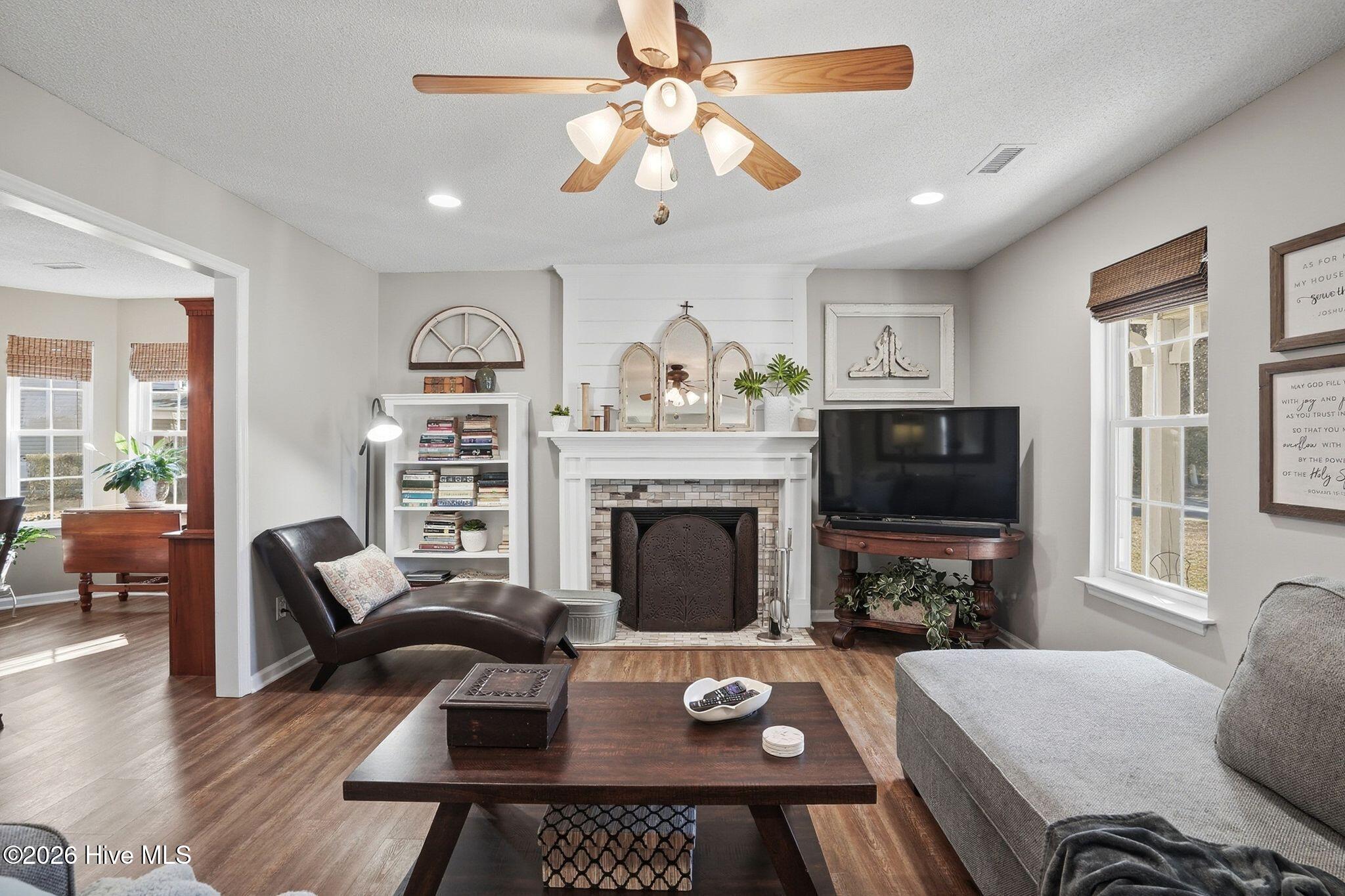 100557423 | Photo 15