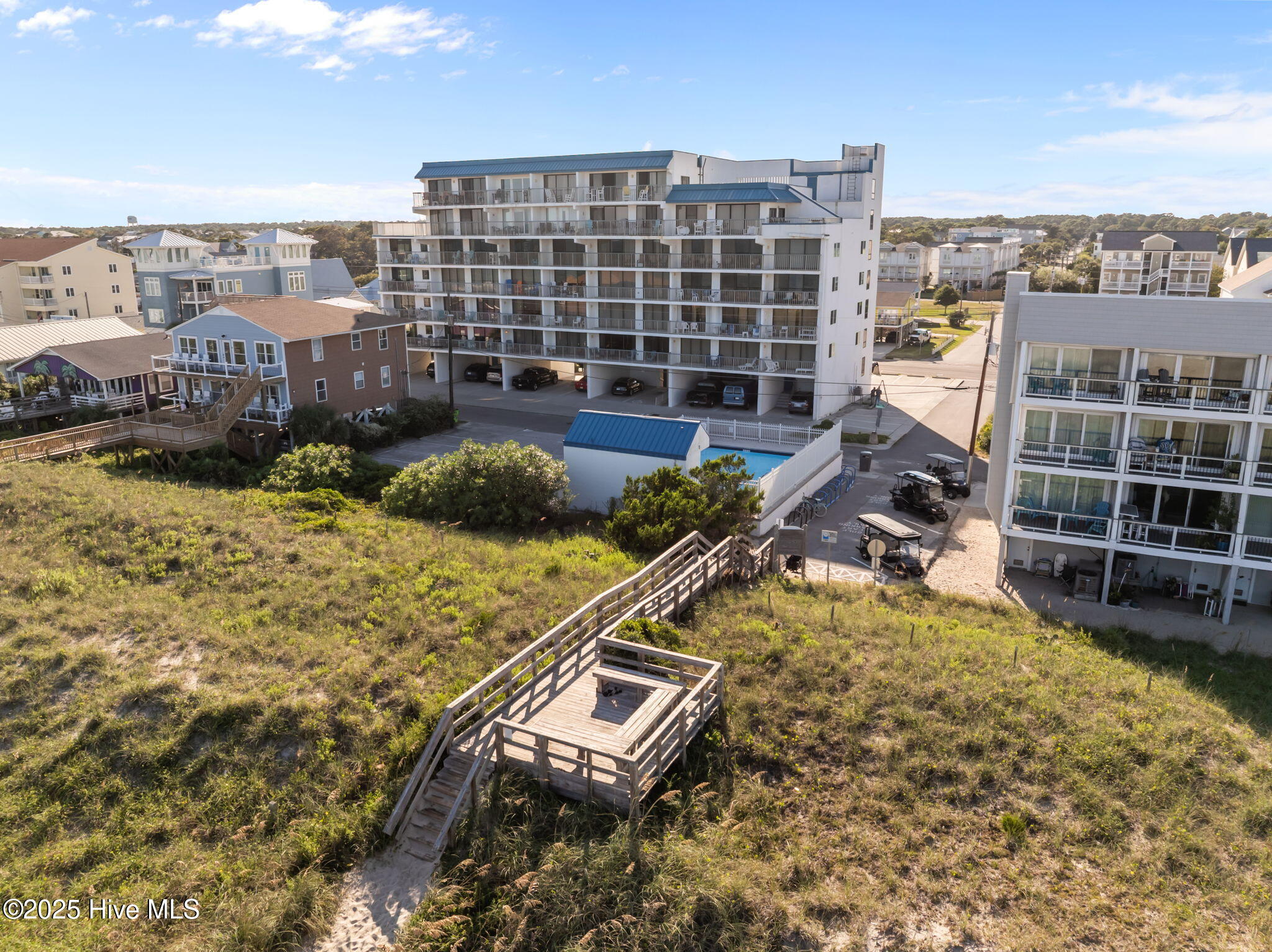 100570522 | Photo 51