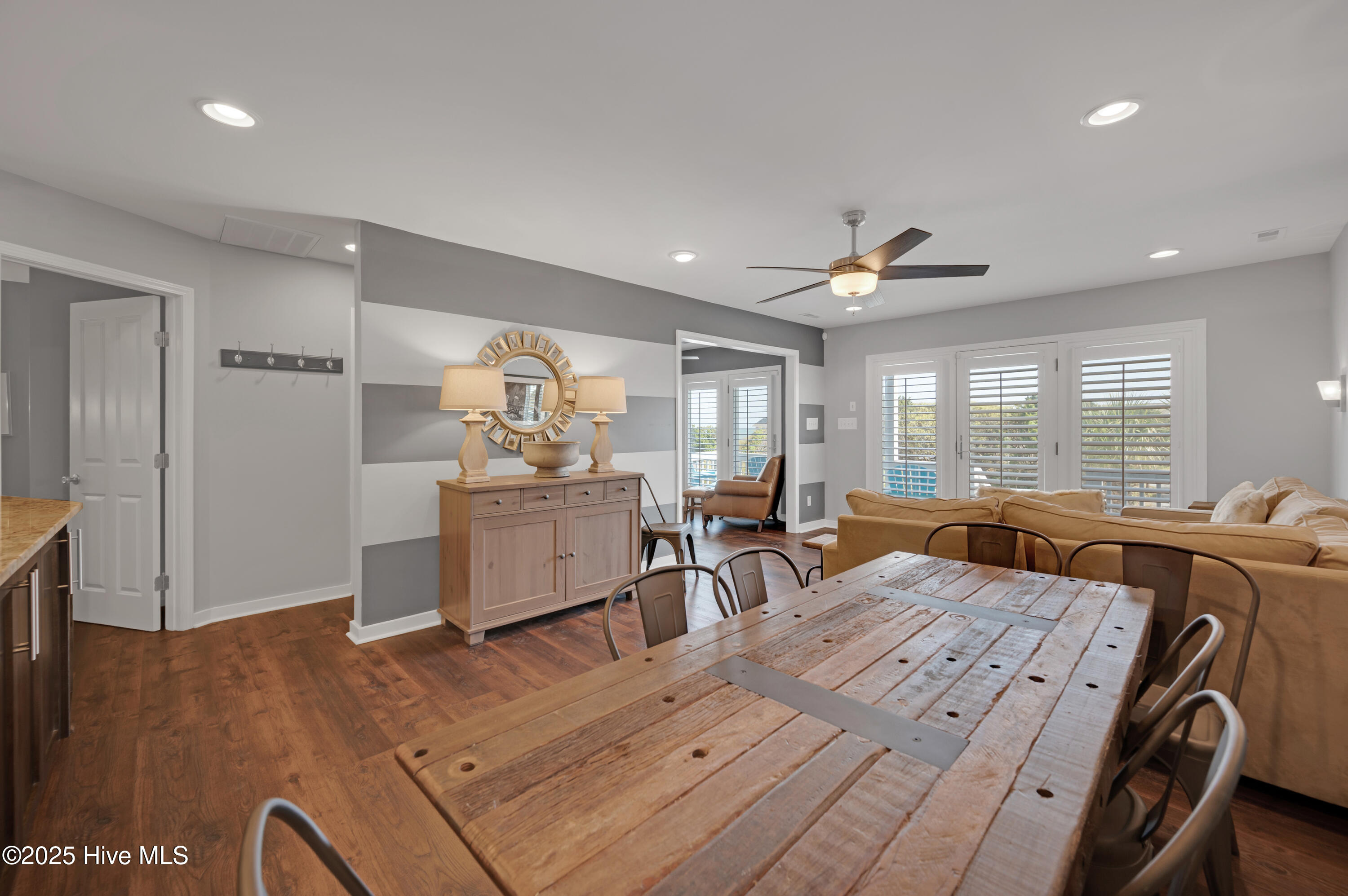 100498545 | Photo 40