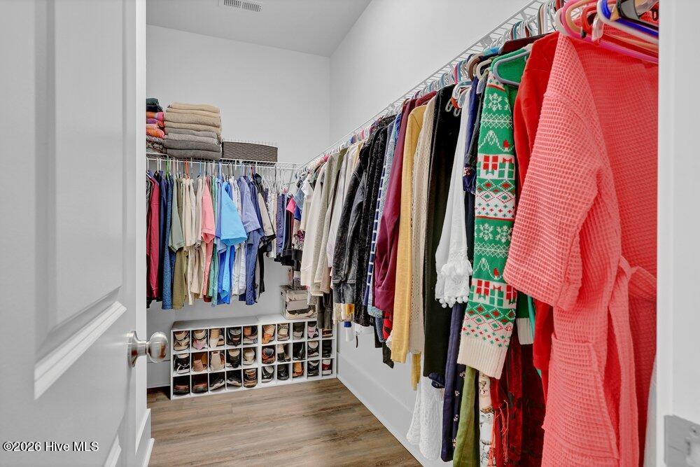 100568865 | Photo 27