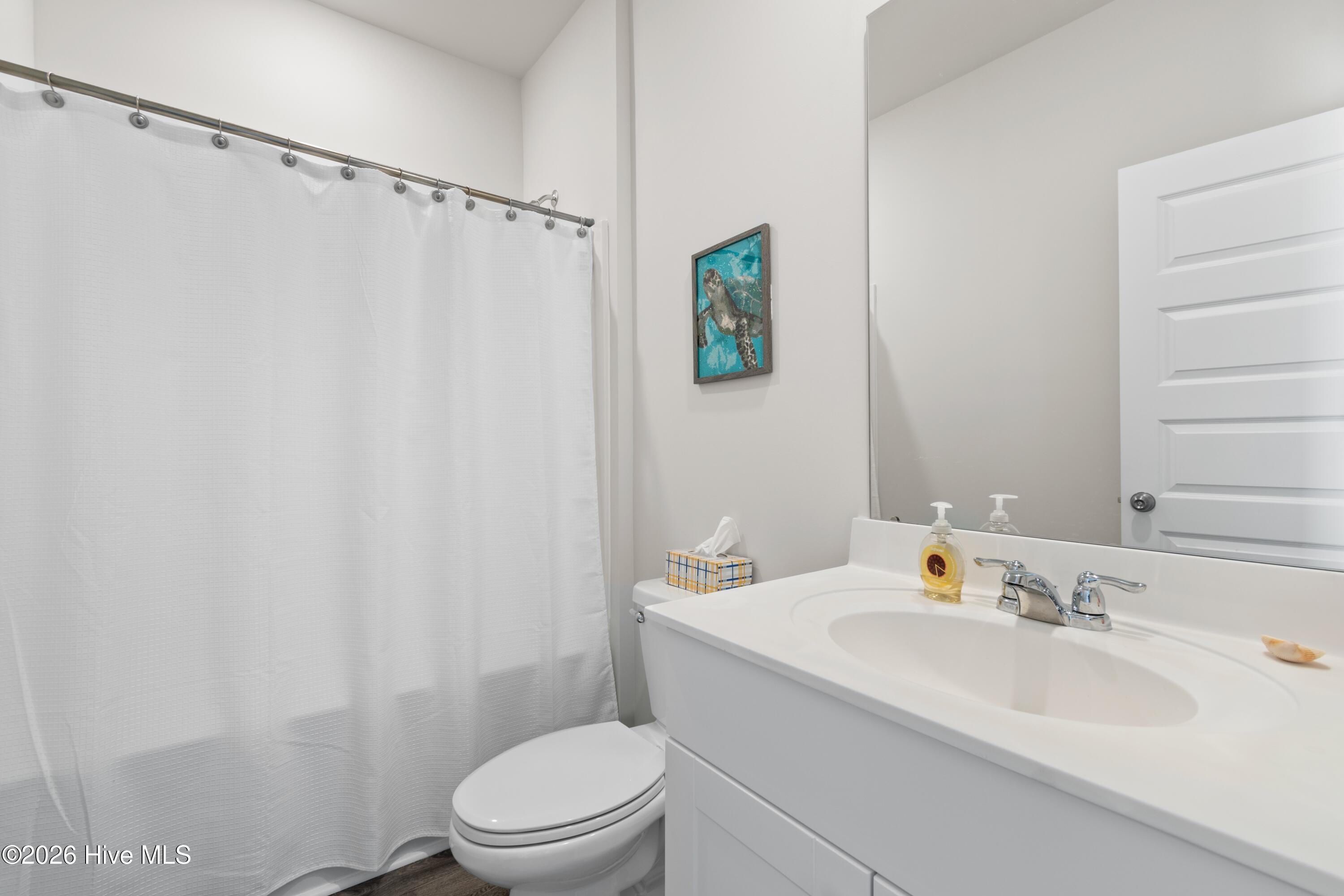 100547205 | Photo 25