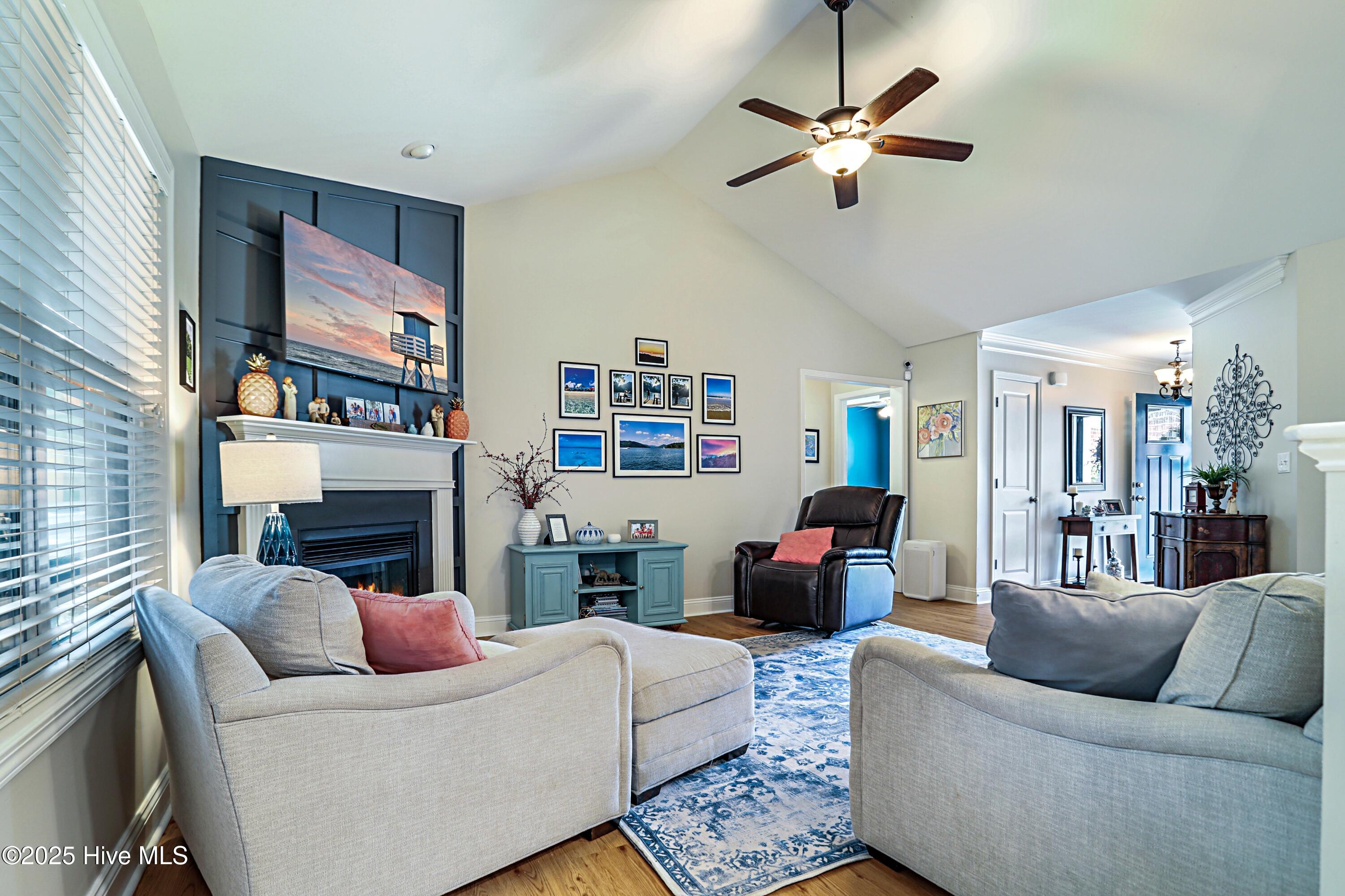 100541806 | Photo 16