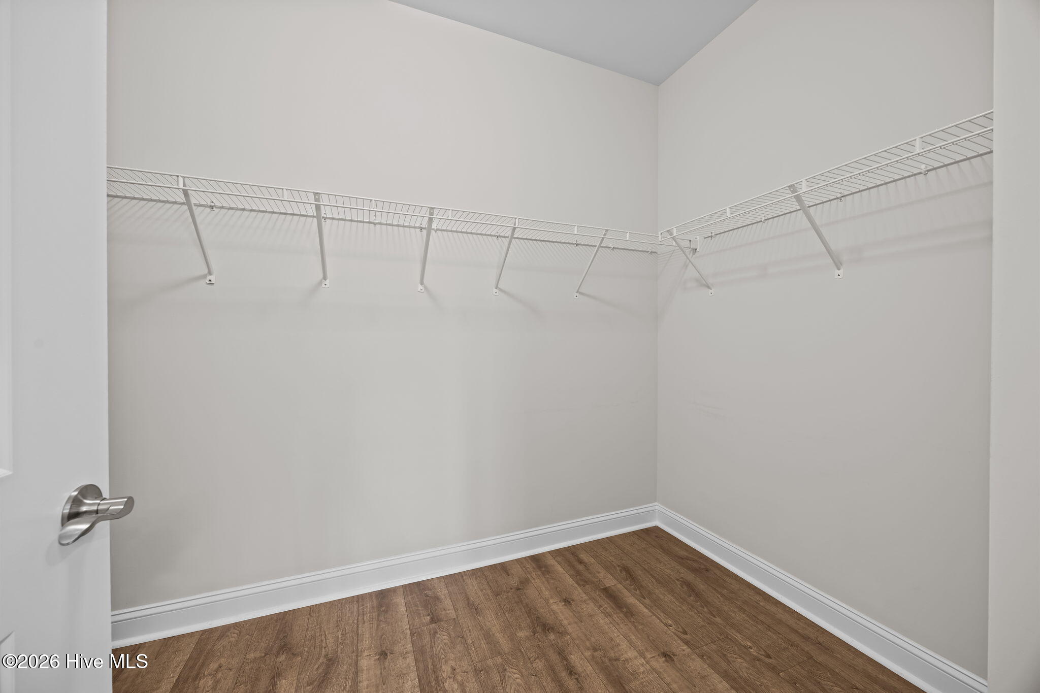 100548837 | Photo 25