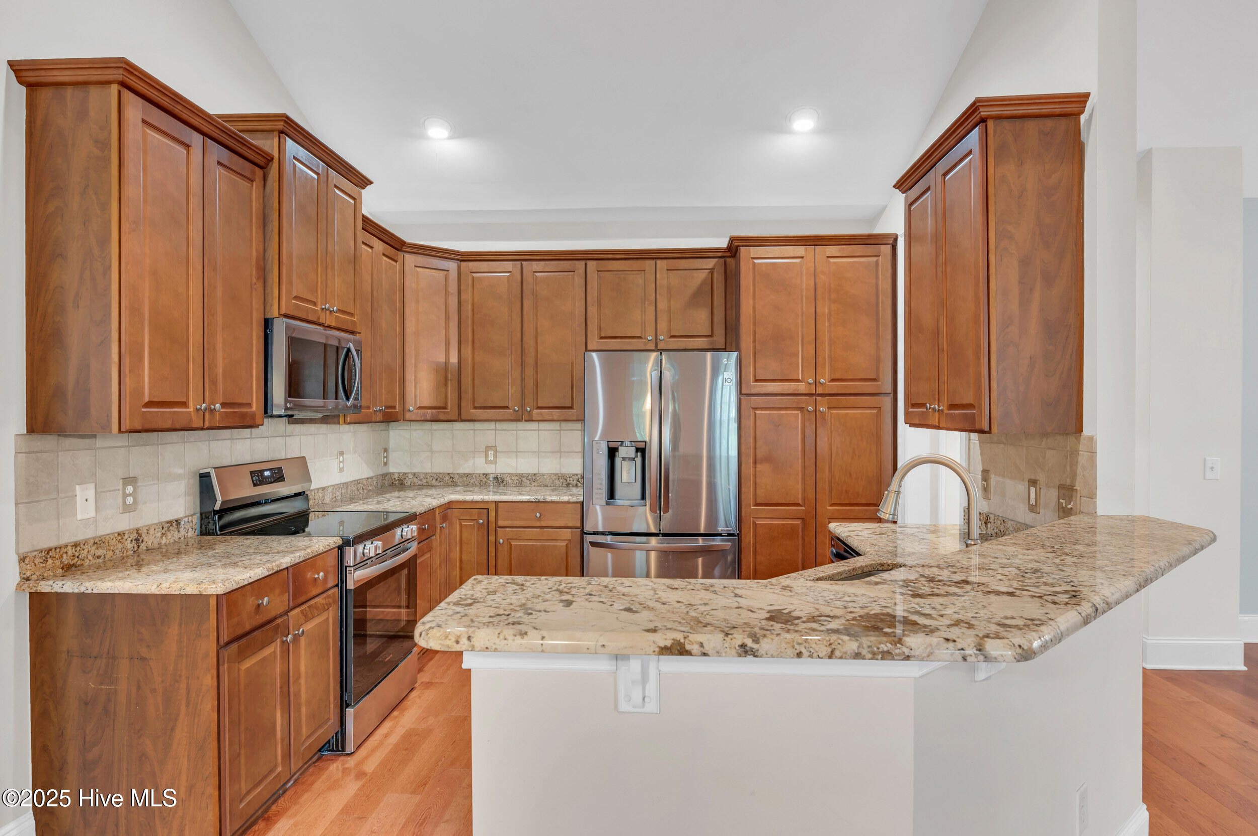 100514630 | Photo 20