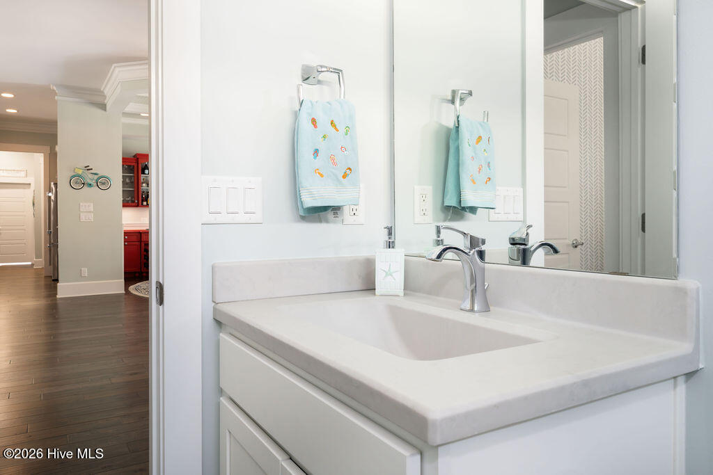 100561843 | Photo 36