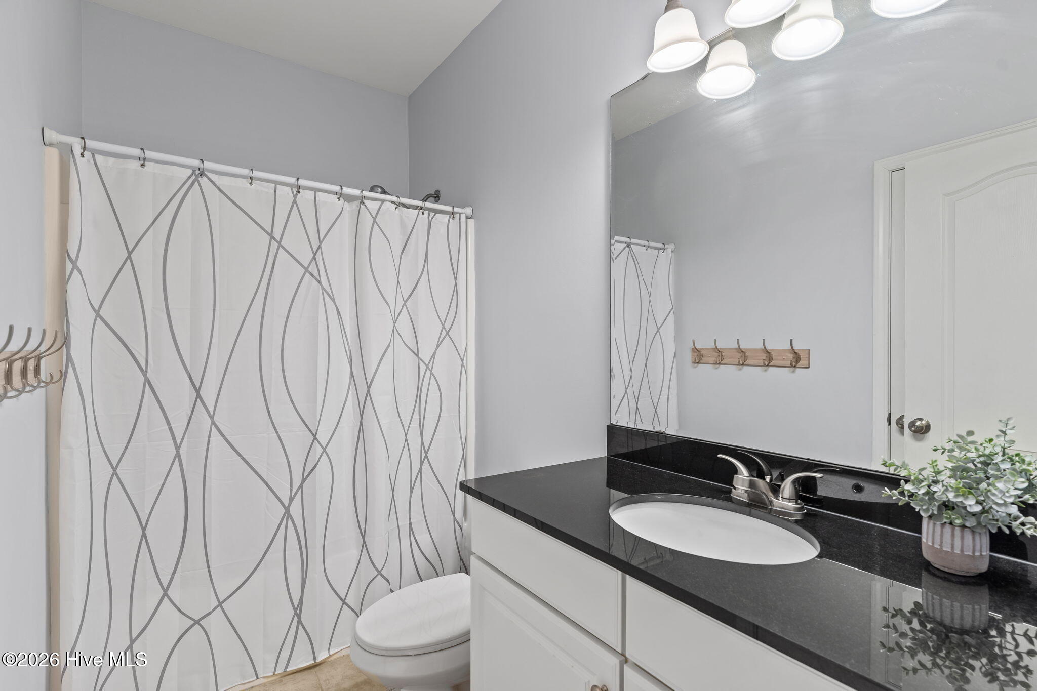 100562756 | Photo 23