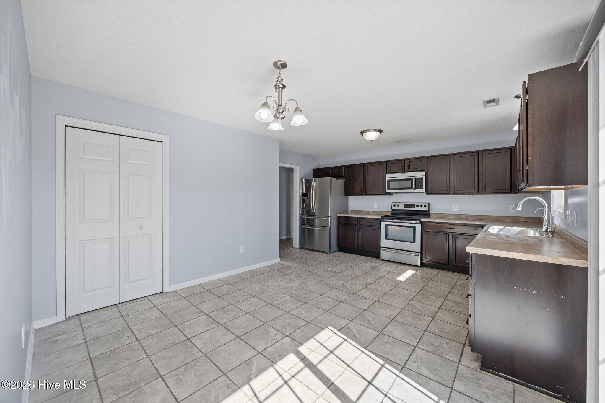 100557528 | Photo 19