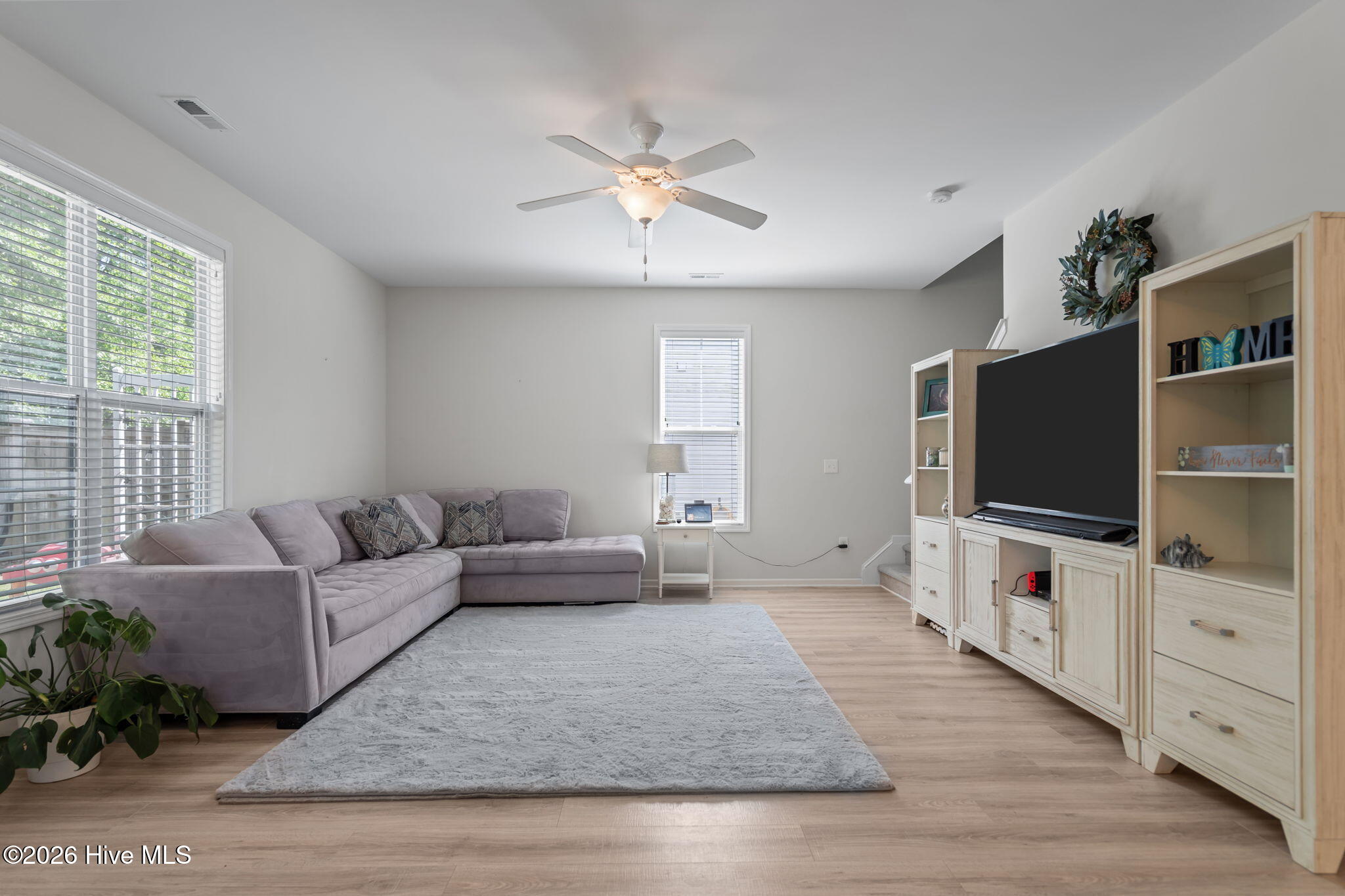 100570490 | Photo 11