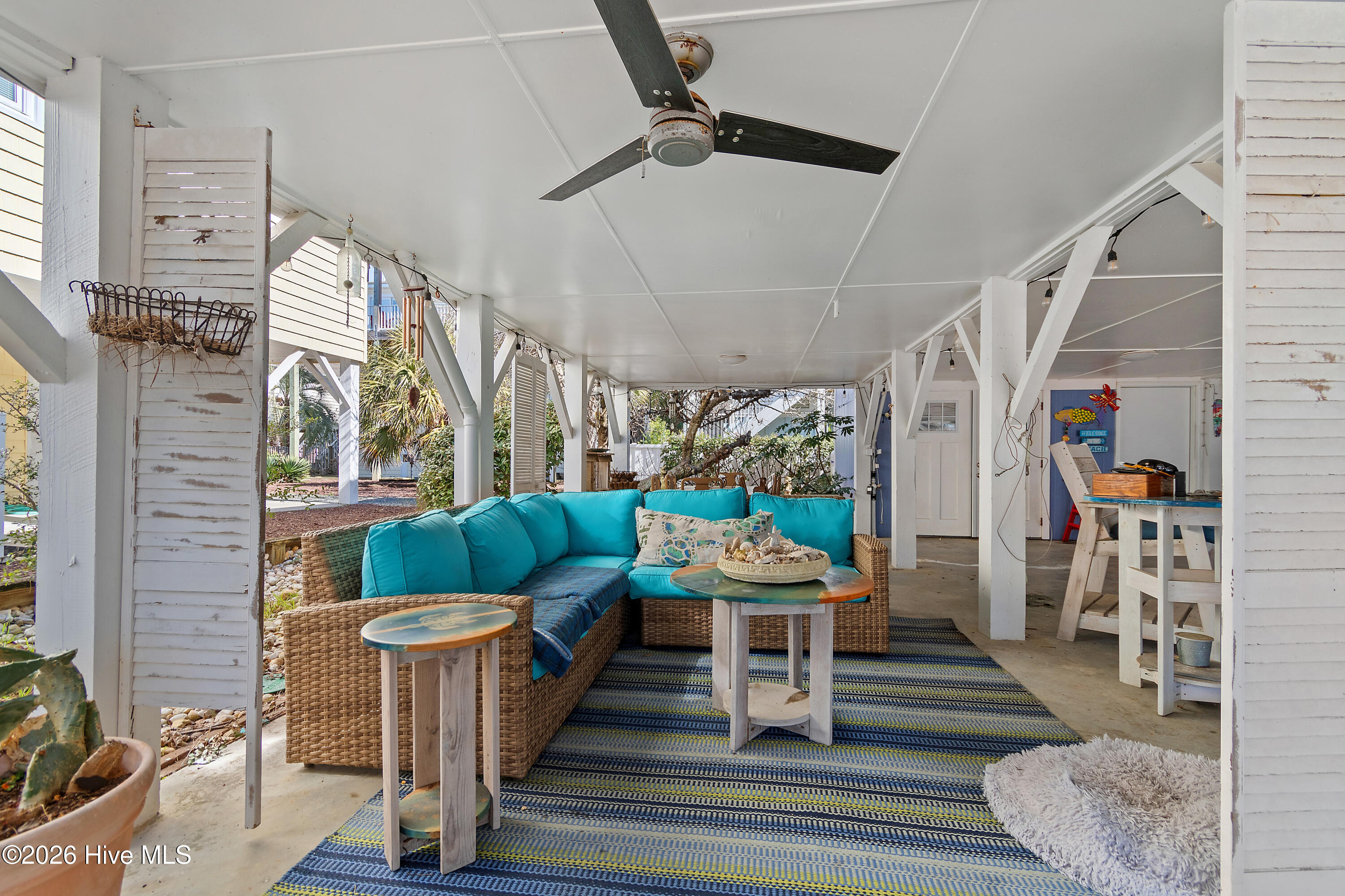 100557263 | Photo 48