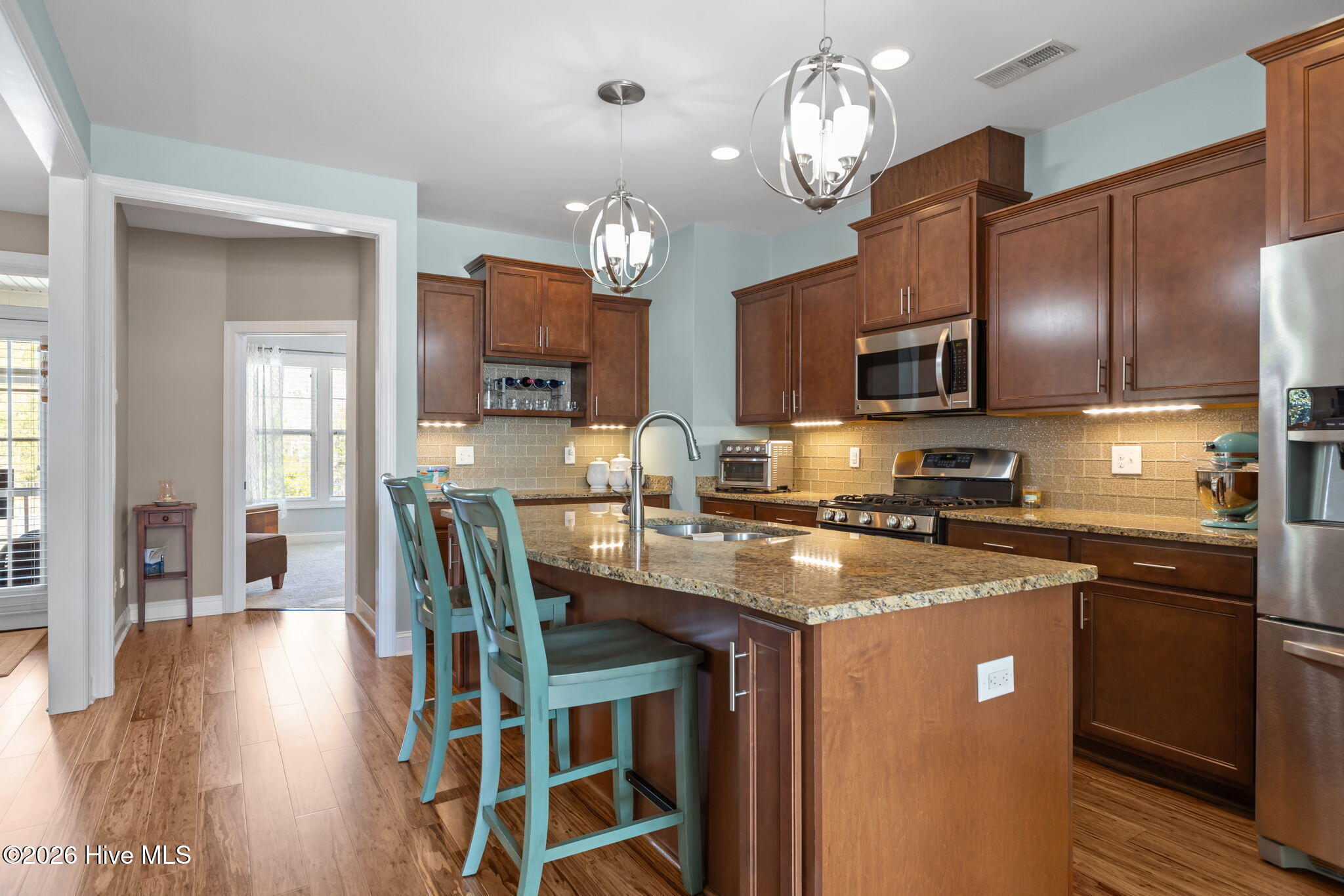 100560213 | Photo 11