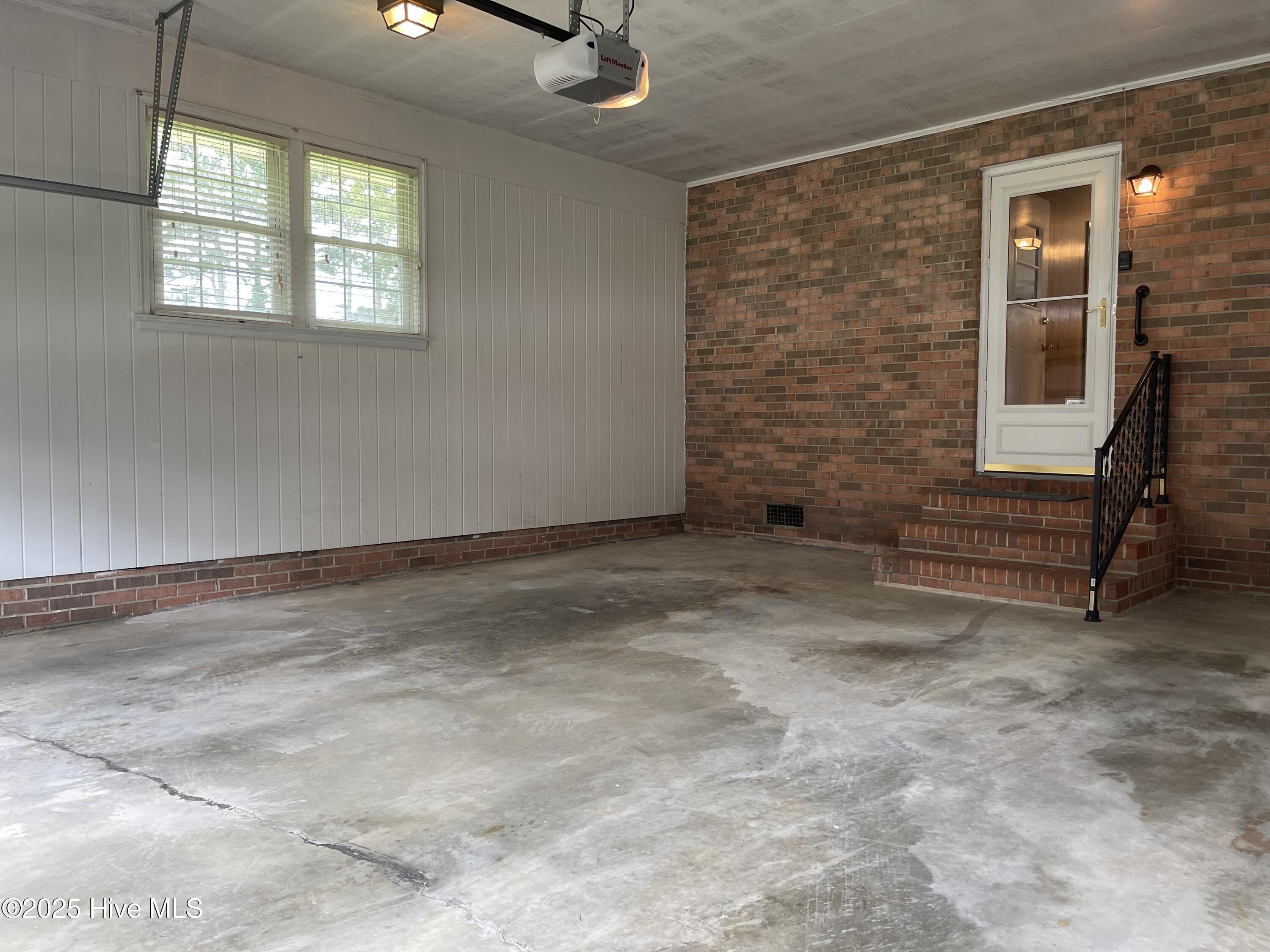 100542072 | Photo 34