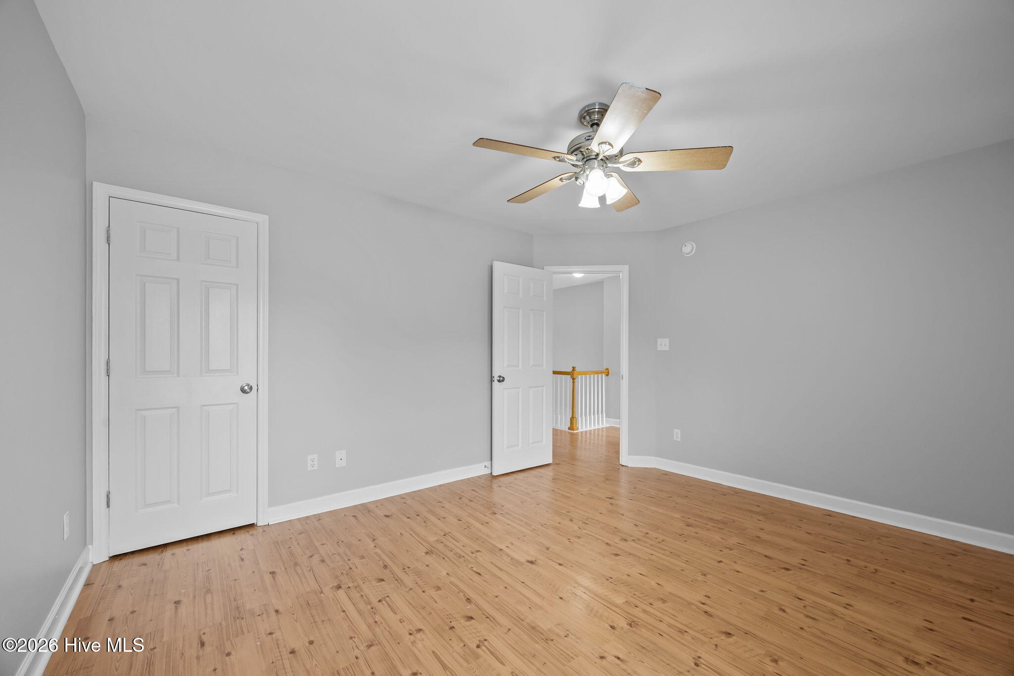 100565984 | Photo 25