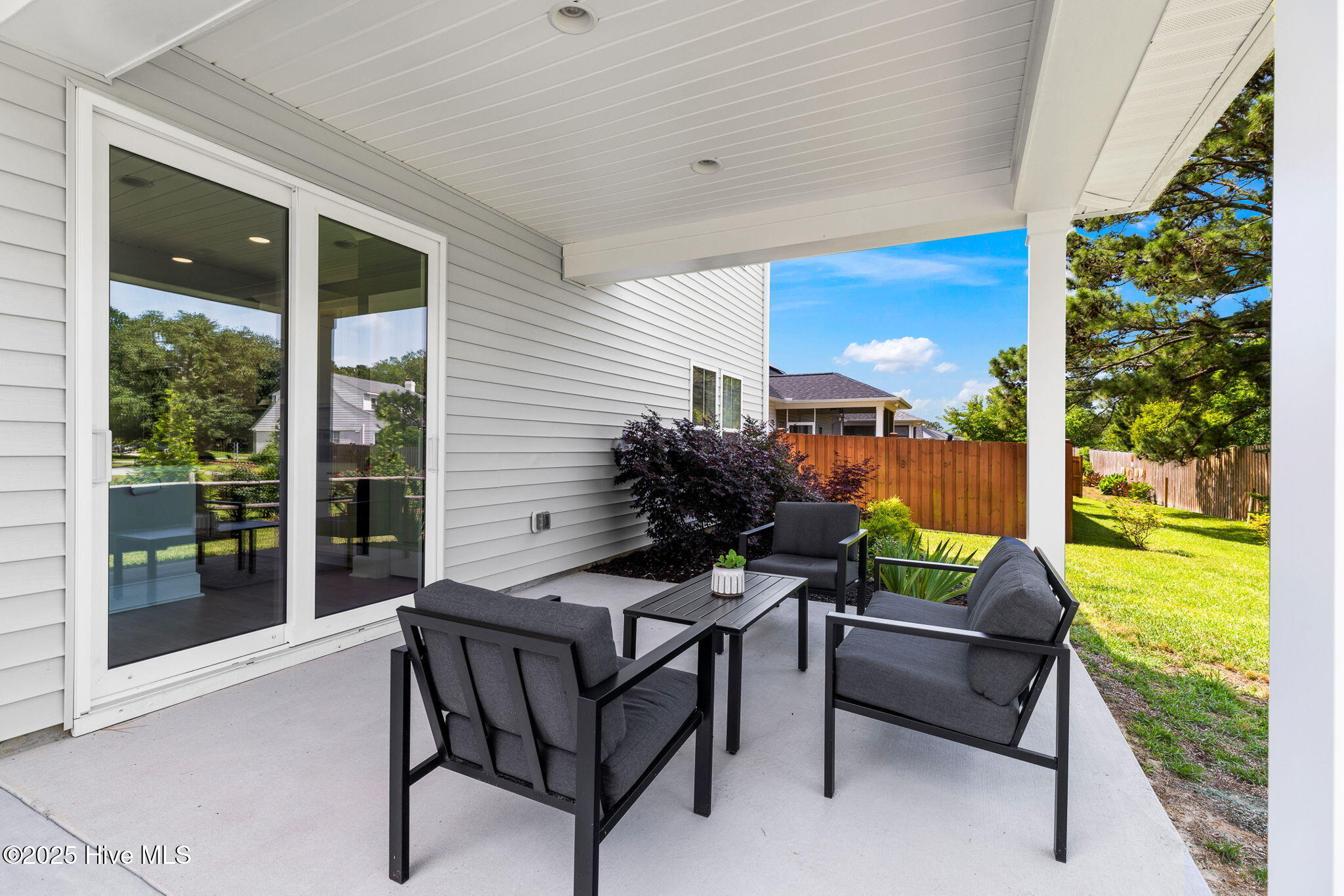 100547304 | Photo 49