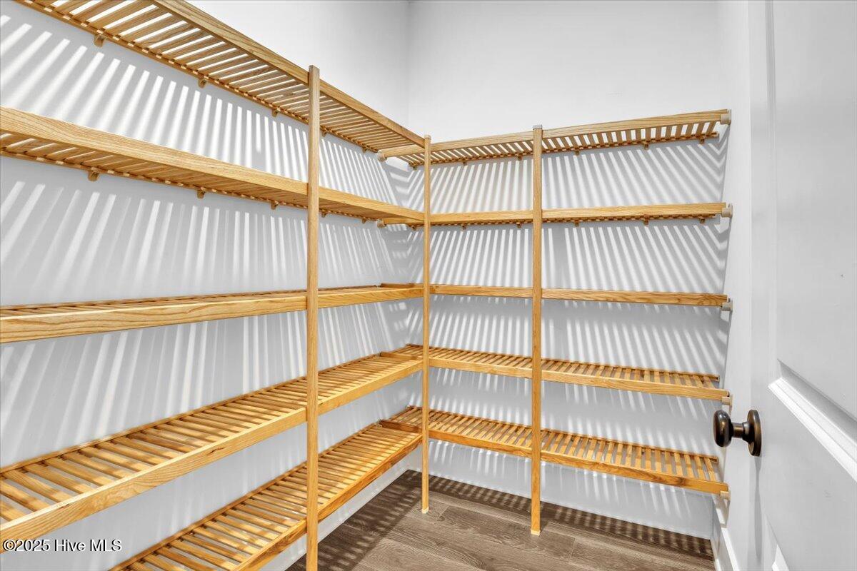 100523445 | Photo 11