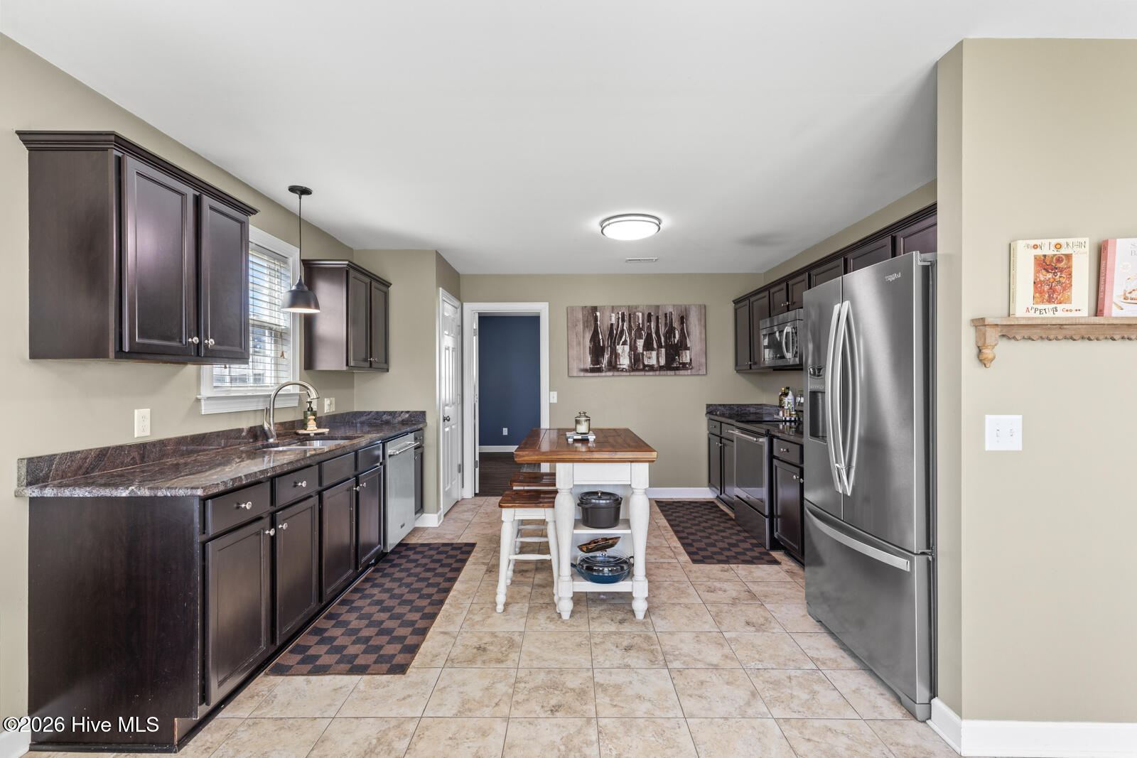 100569280 | Photo 11