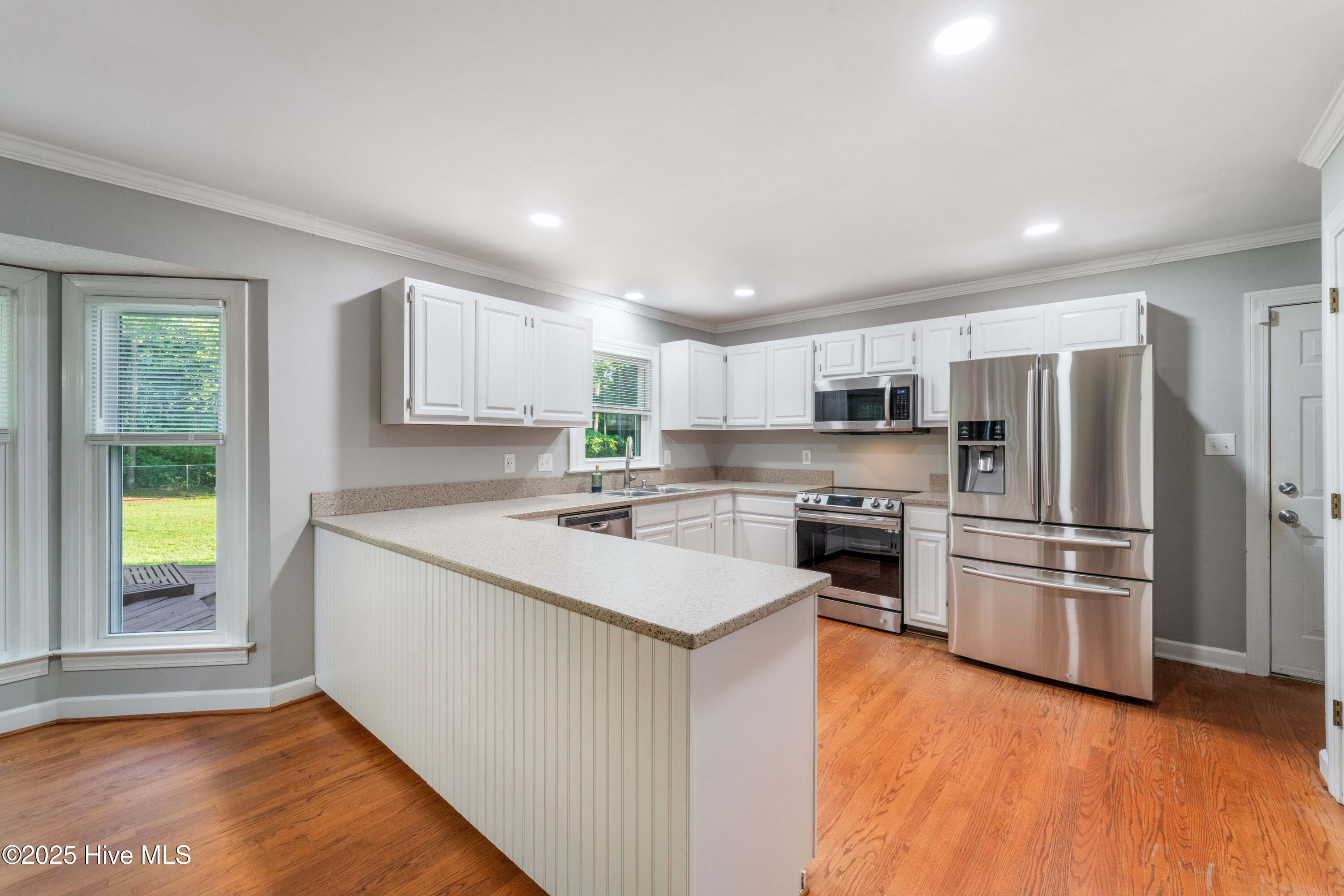 100527968 | Photo 32