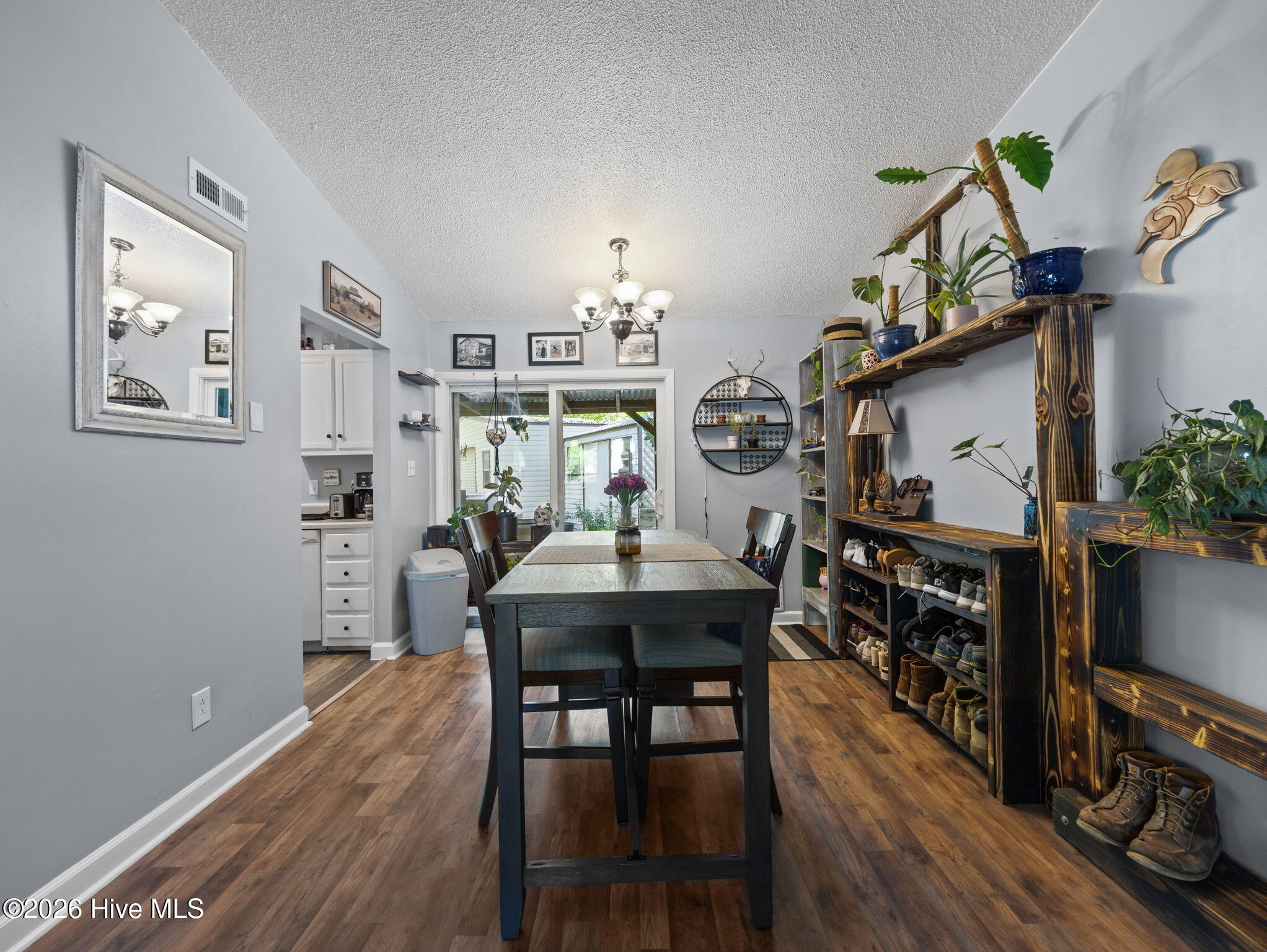 100567245 | Photo 10