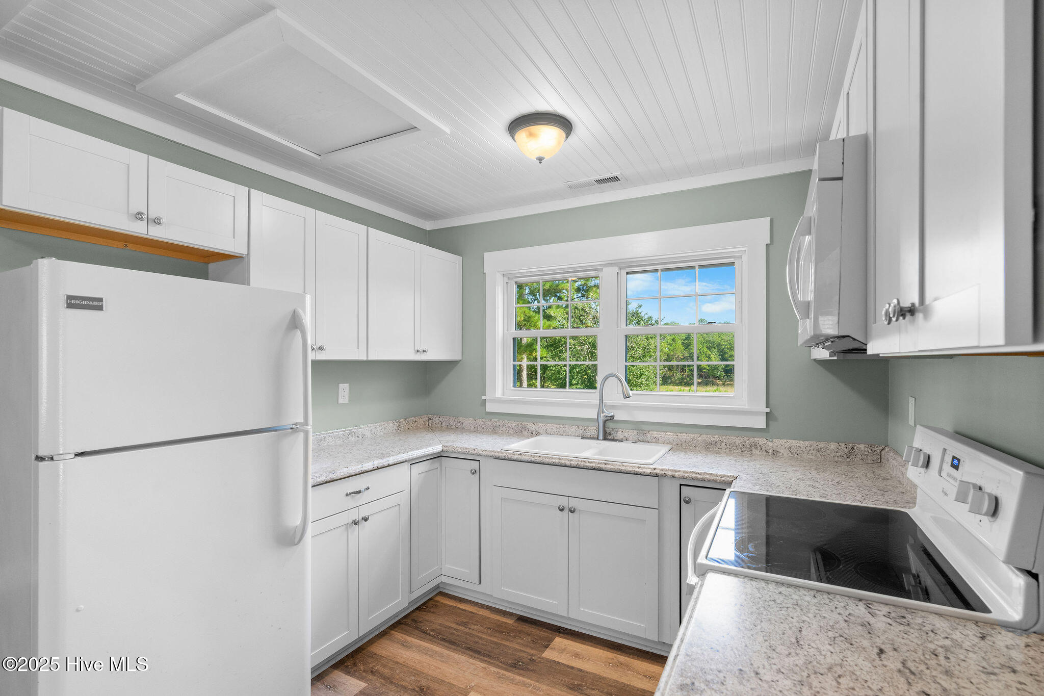 100526729 | Photo 71