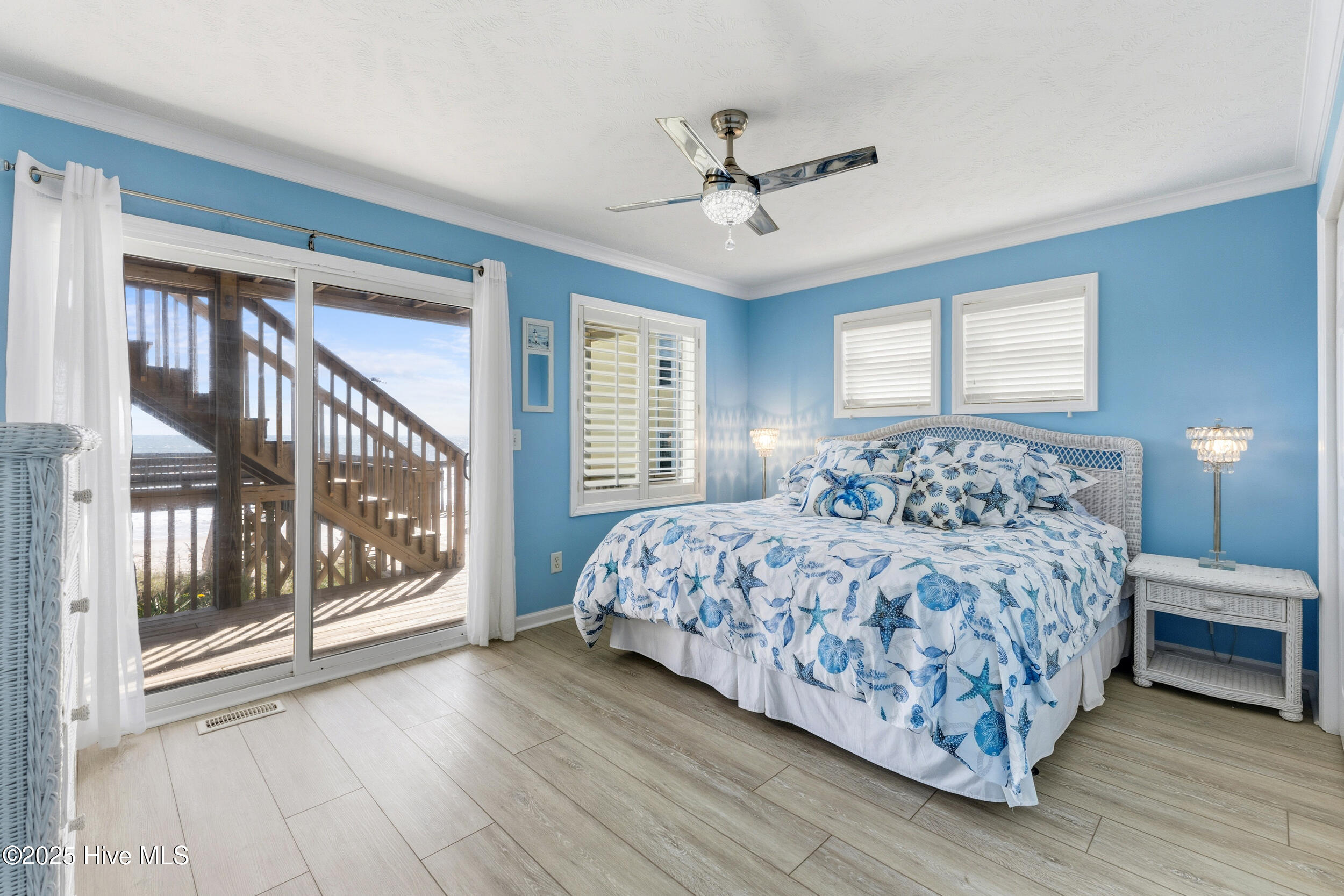 100535212 | Photo 25