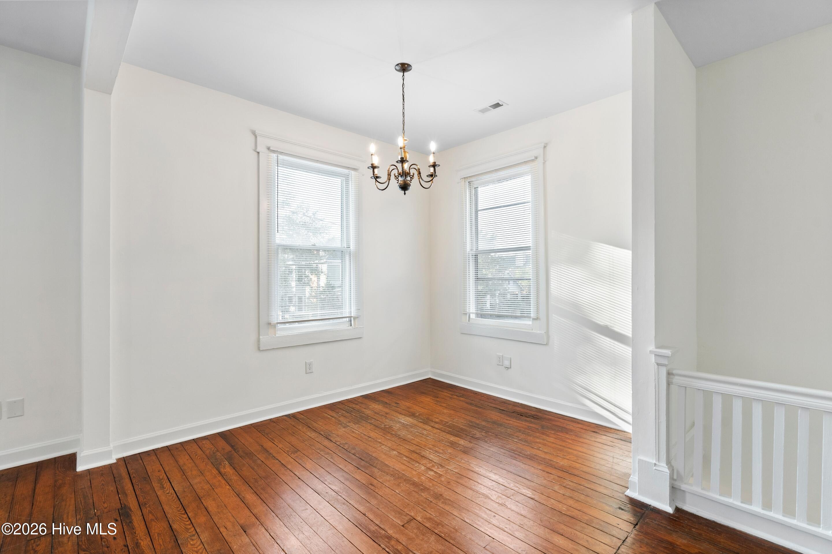 100549514 | Photo 11