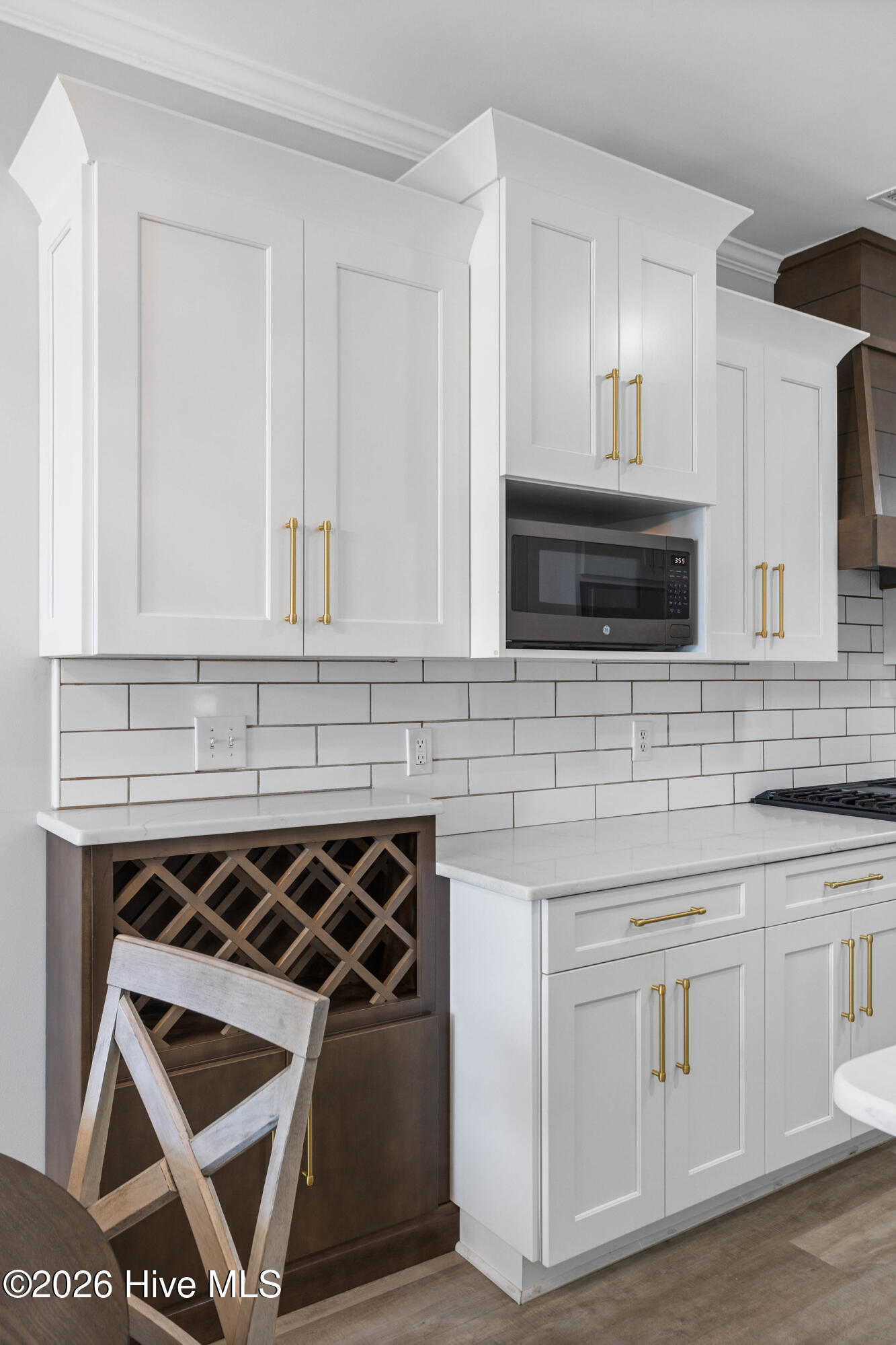 100557830 | Photo 12